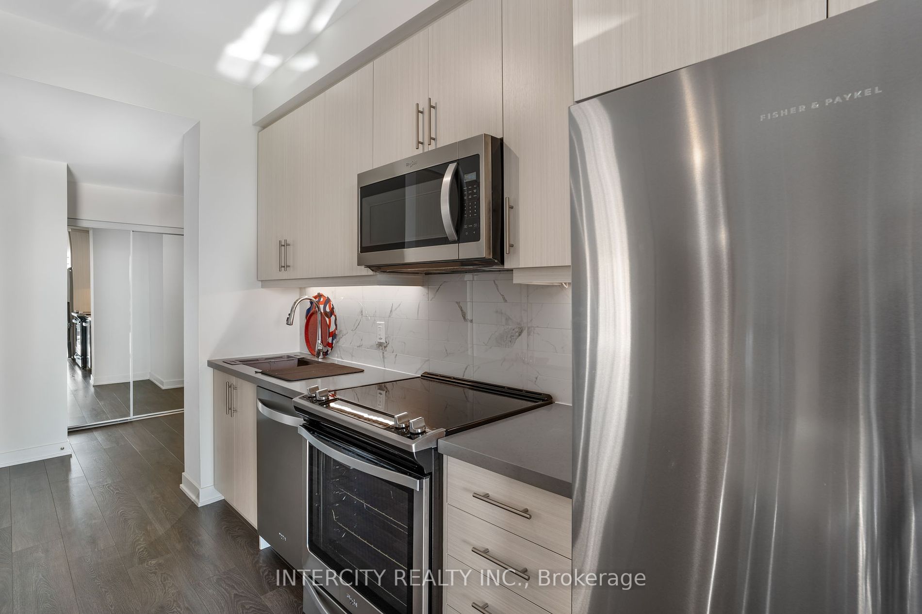 85 Oneida Crescent, #303