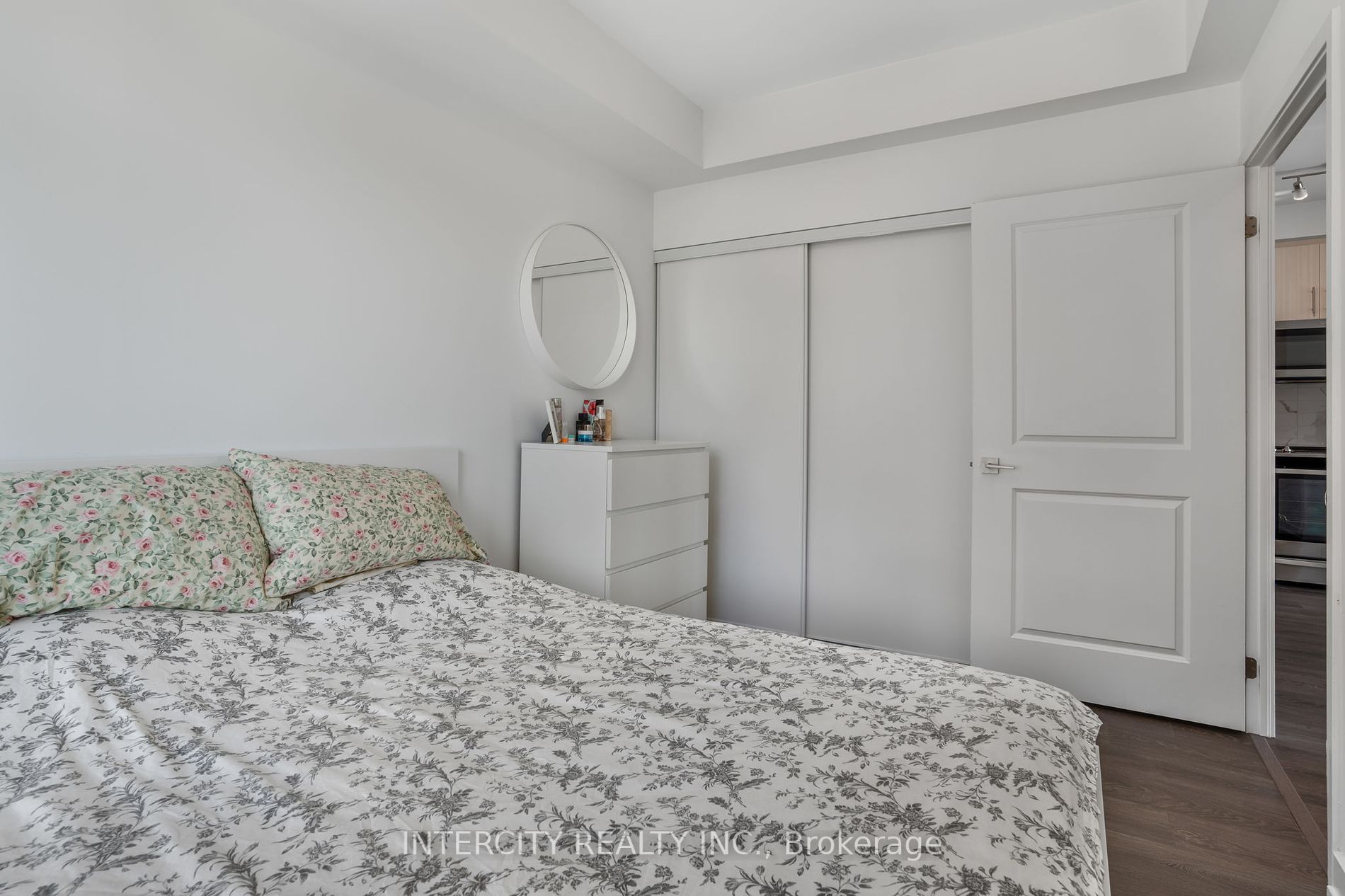 85 Oneida Crescent, #303