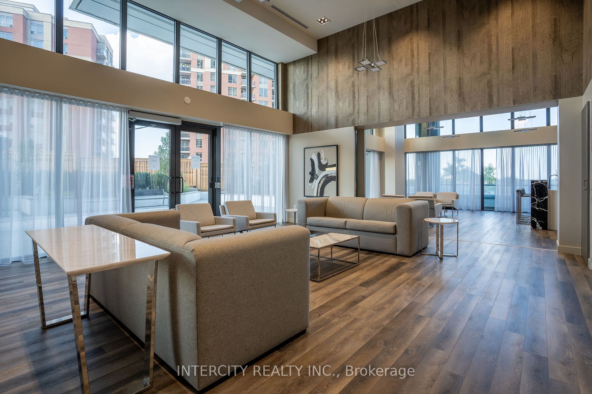 85 Oneida Crescent, #303