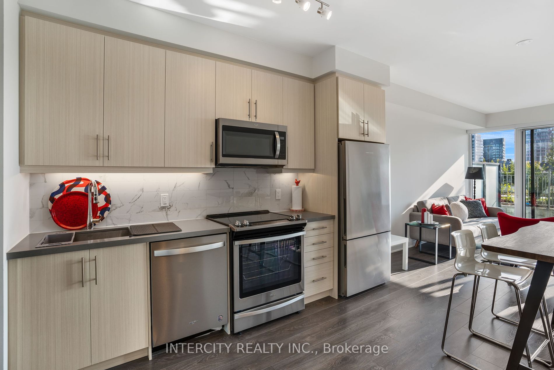 85 Oneida Crescent, #303