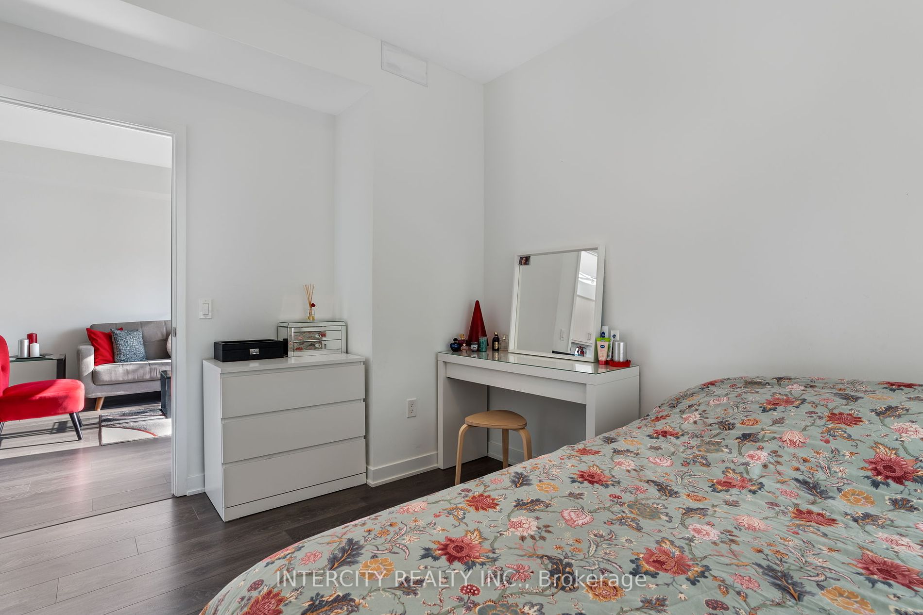 85 Oneida Crescent, #303