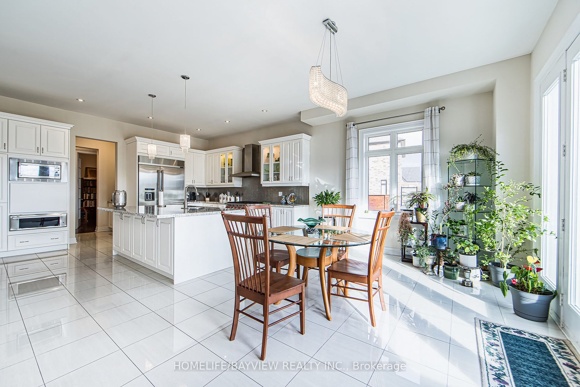 87 Strawbridge Farm Drive N