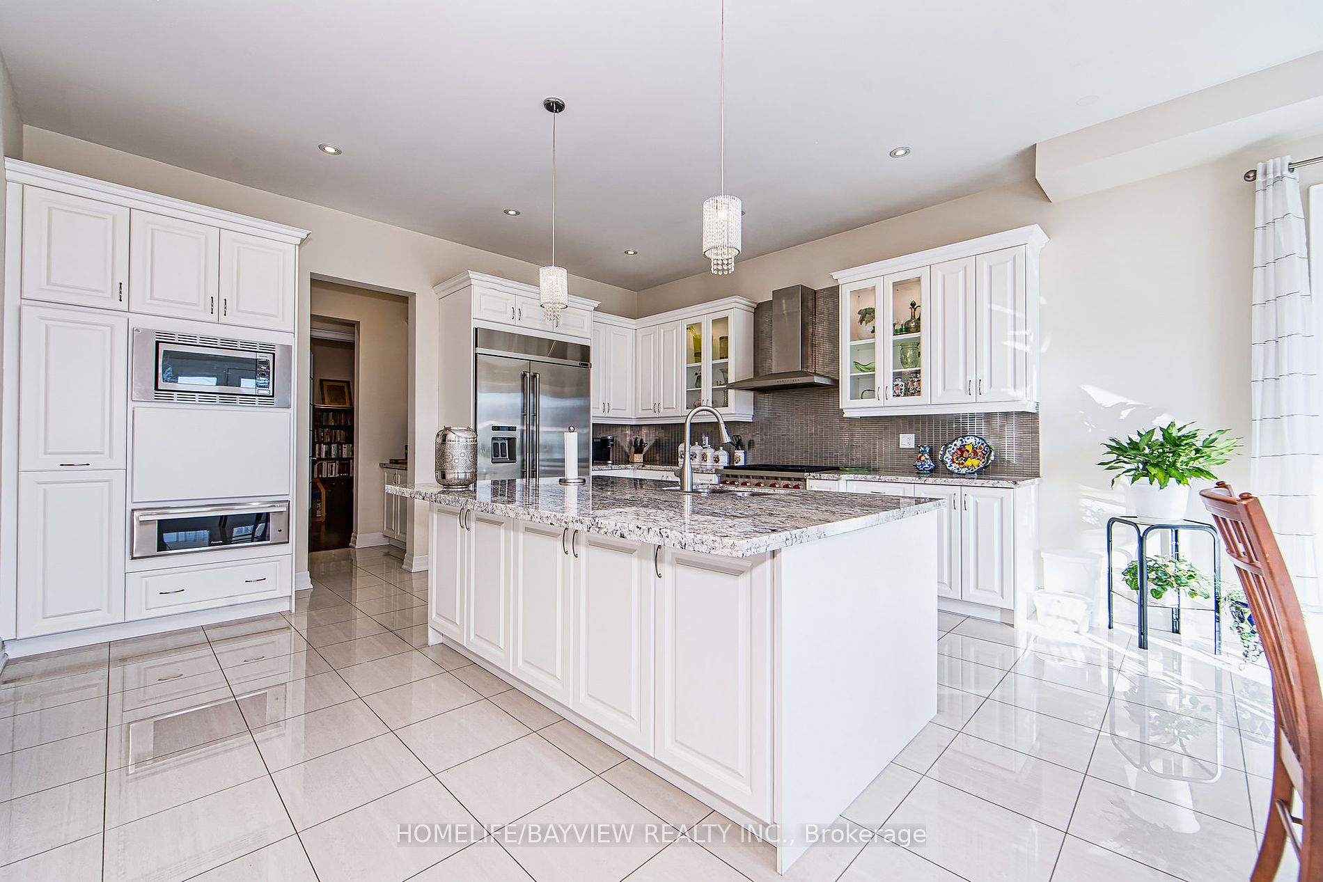 87 Strawbridge Farm Drive N