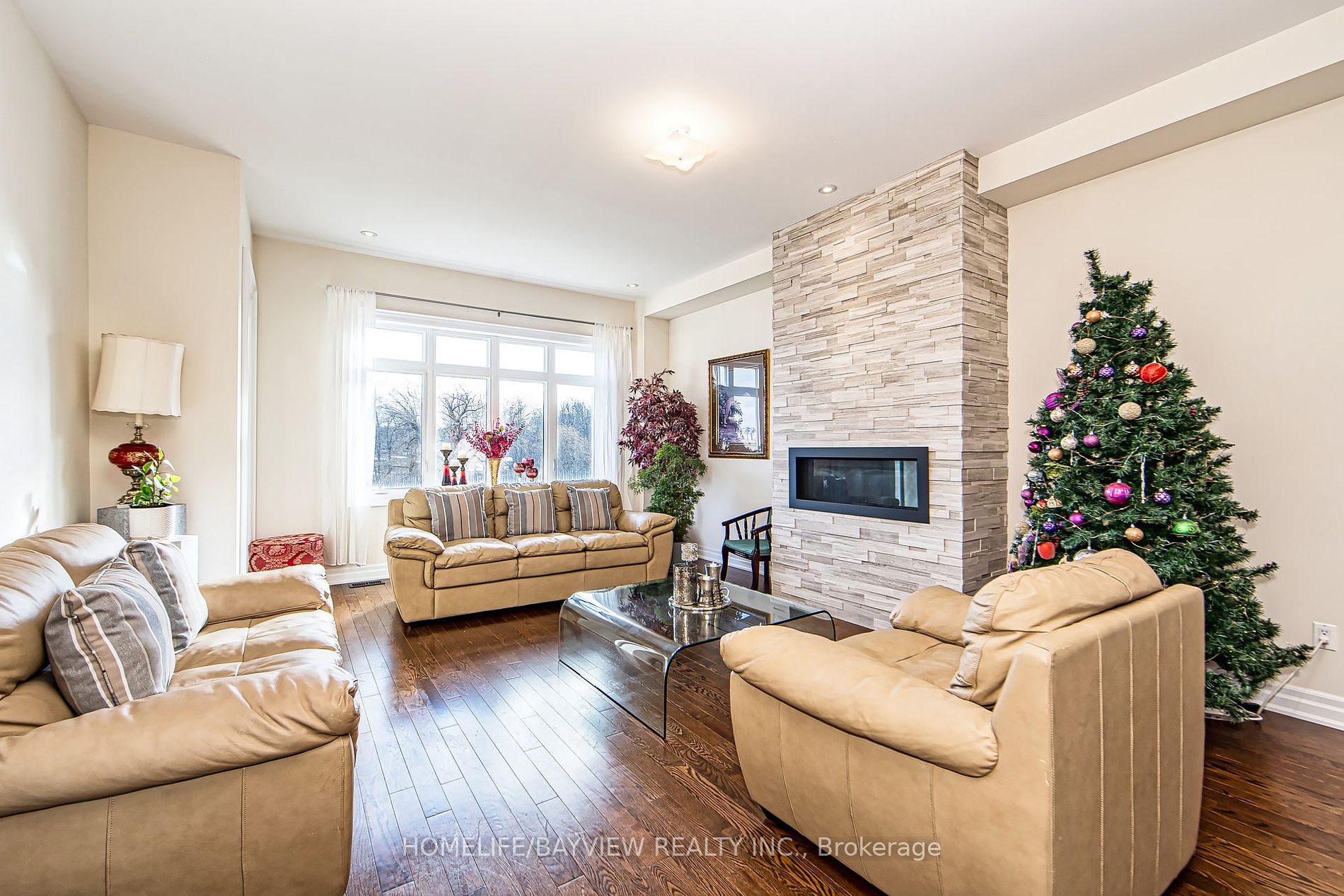 87 Strawbridge Farm Drive N