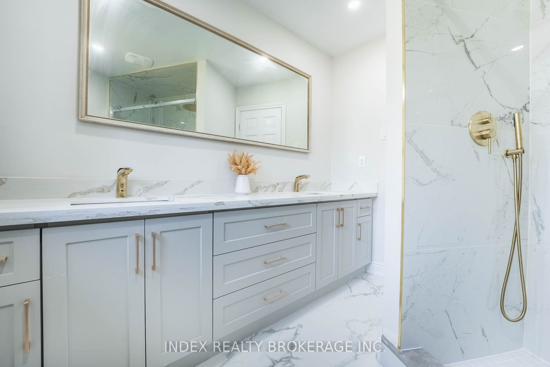 15295 11th Concession