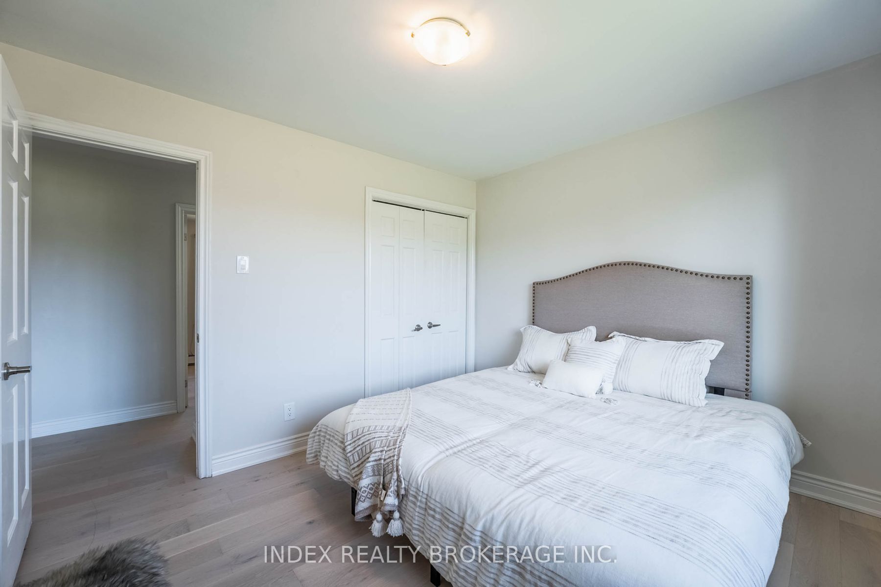 15295 11th Concession