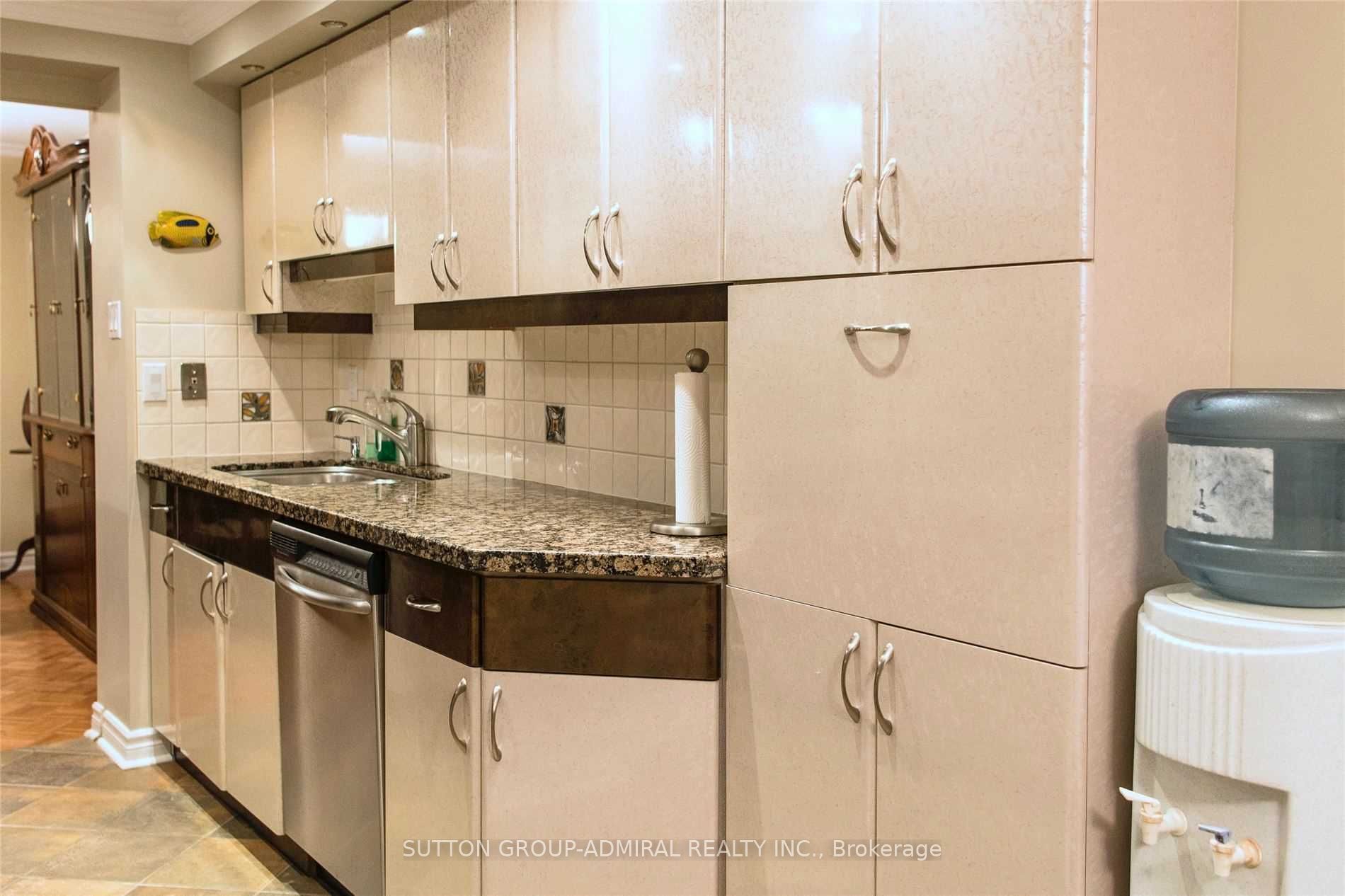 343 Clark Ave W, #1007