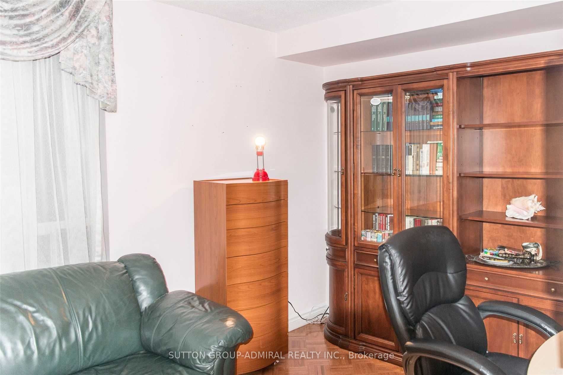 343 Clark Ave W, #1007