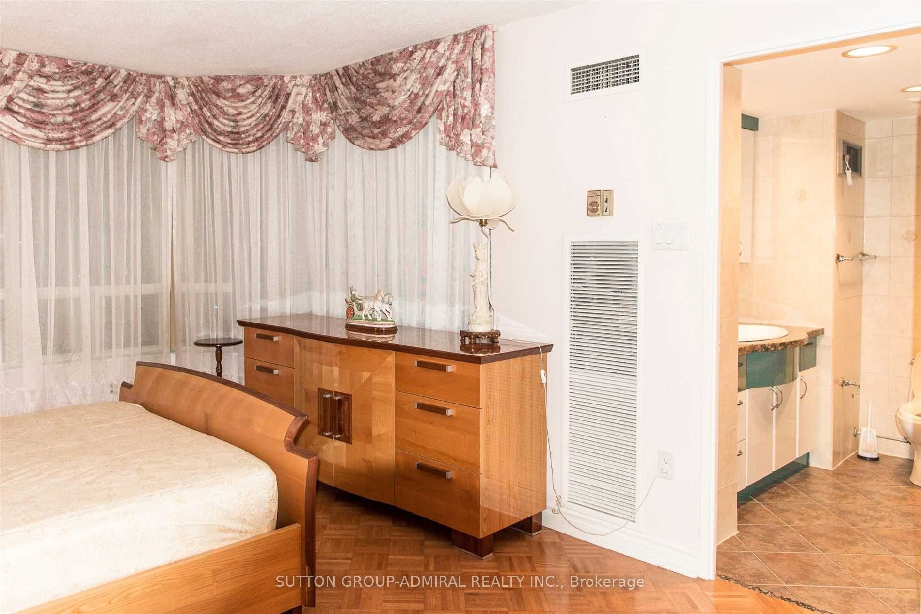 343 Clark Ave W, #1007