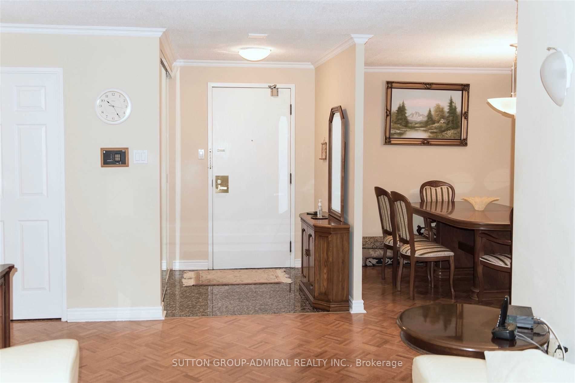 343 Clark Ave W, #1007