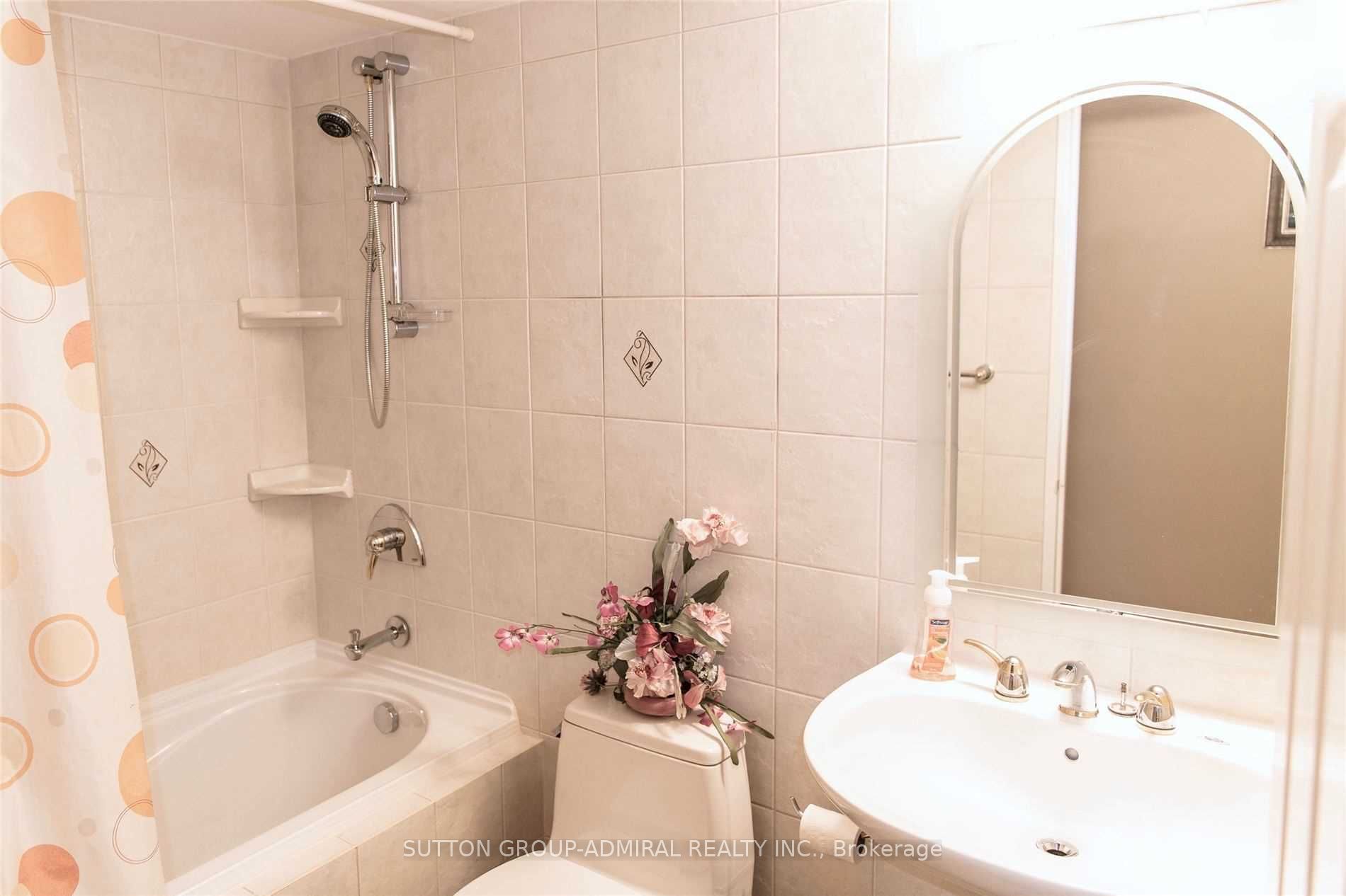 343 Clark Ave W, #1007