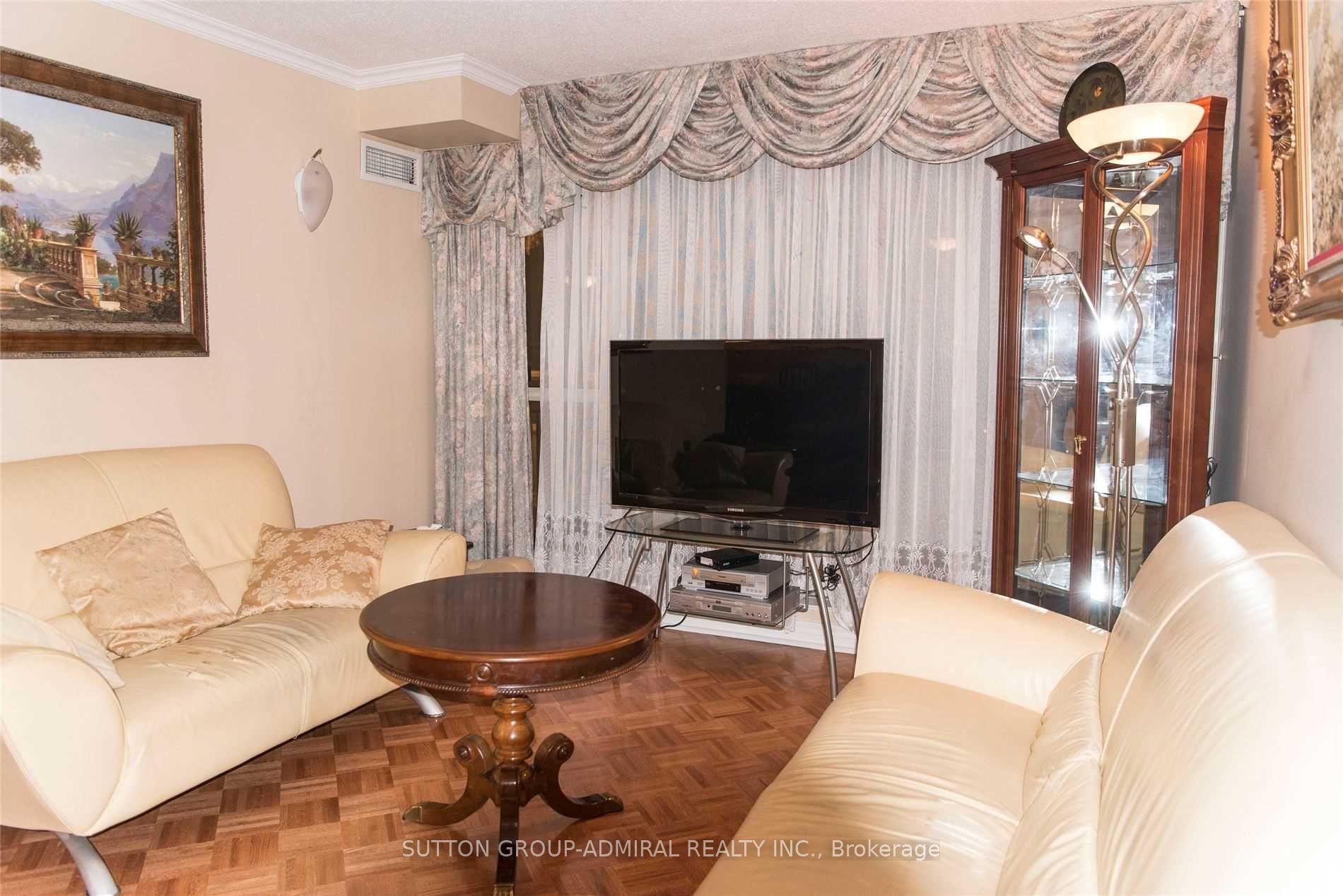 343 Clark Ave W, #1007