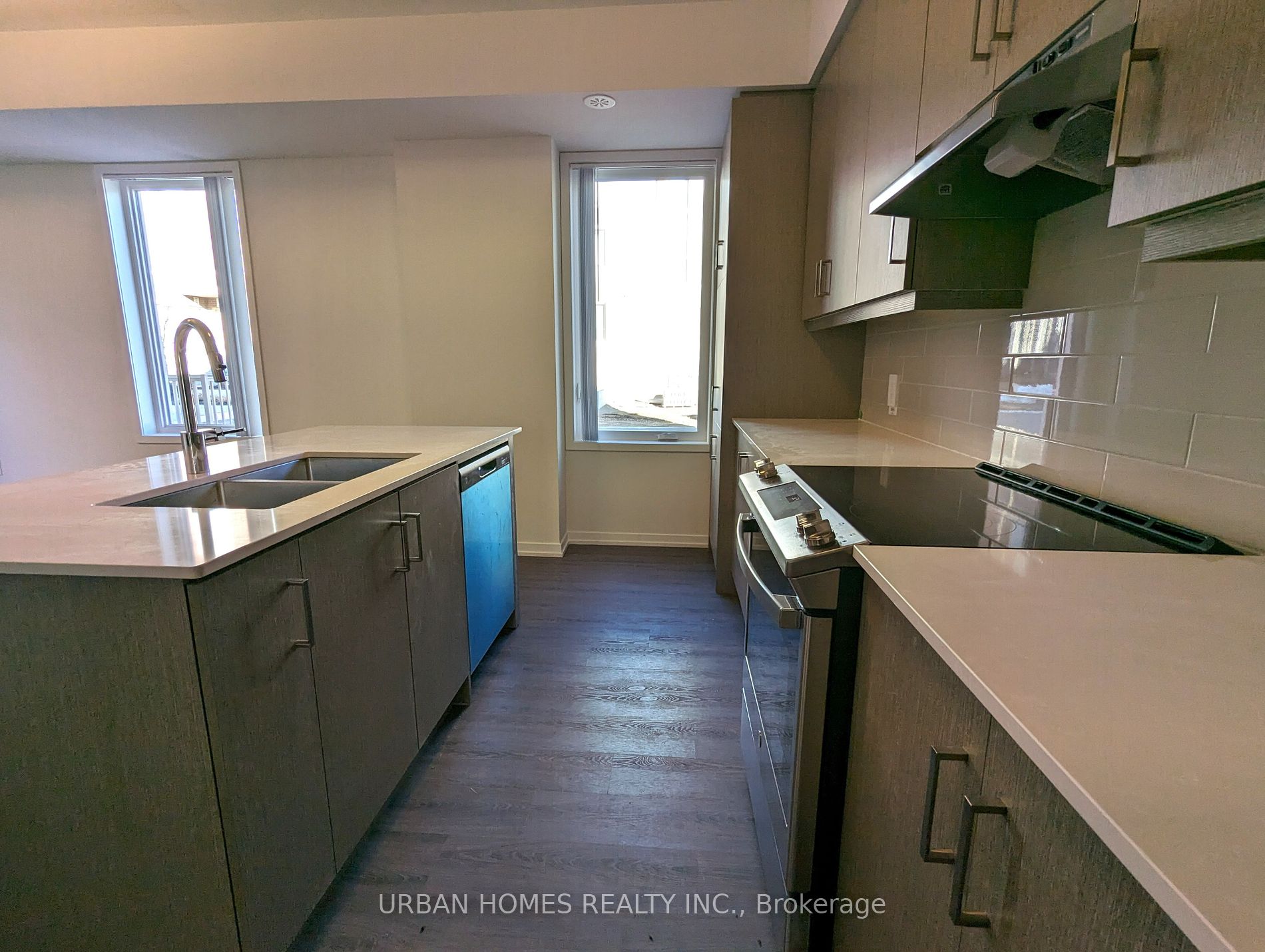10 Almond Blossom Mews #97