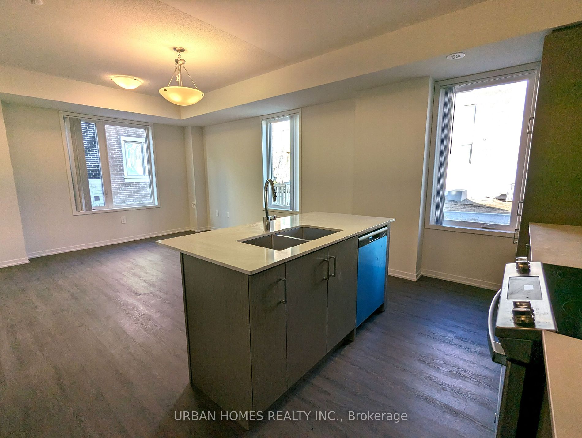 10 Almond Blossom Mews #97