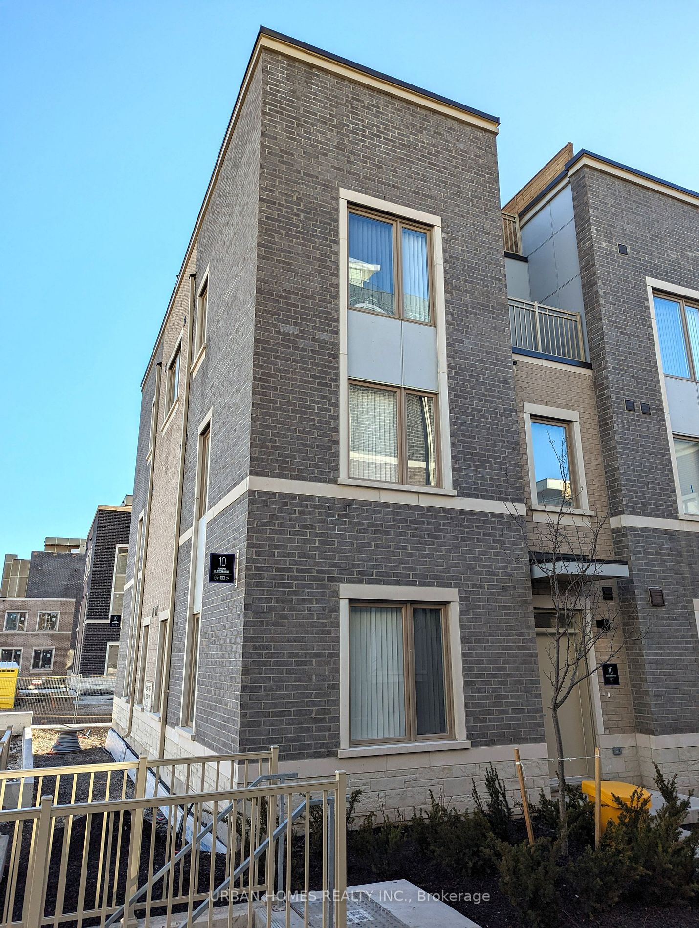 10 Almond Blossom Mews #97
