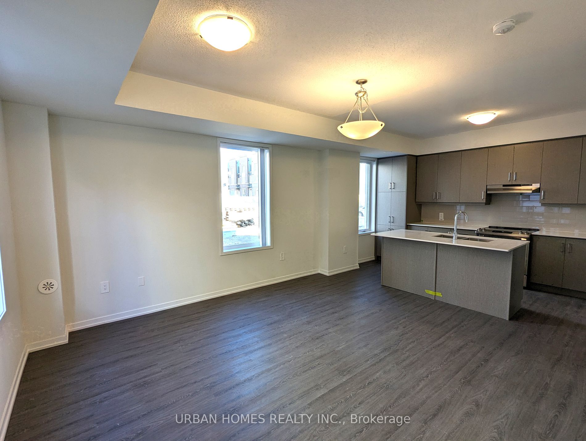 10 Almond Blossom Mews #97
