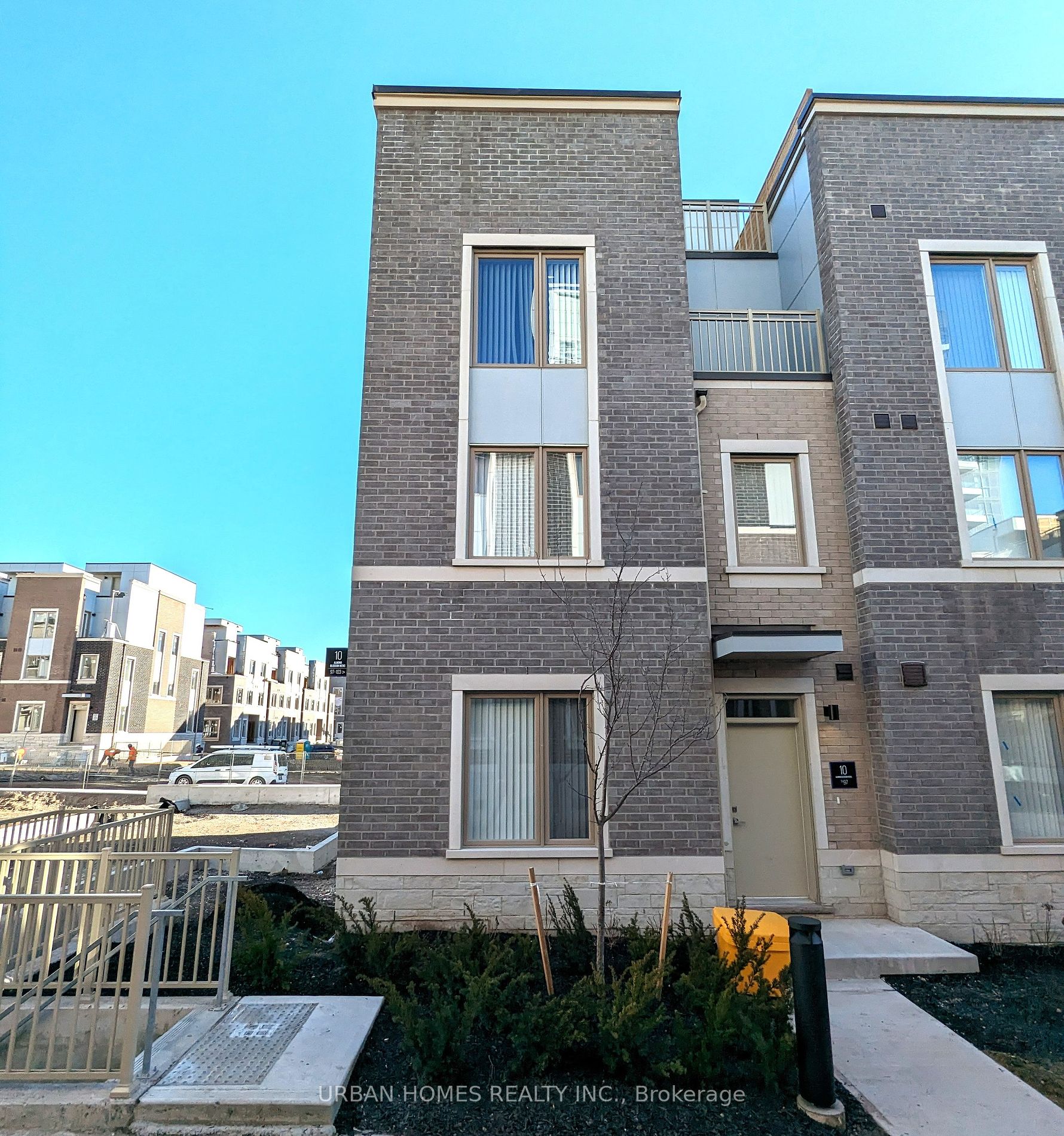 10 Almond Blossom Mews #97