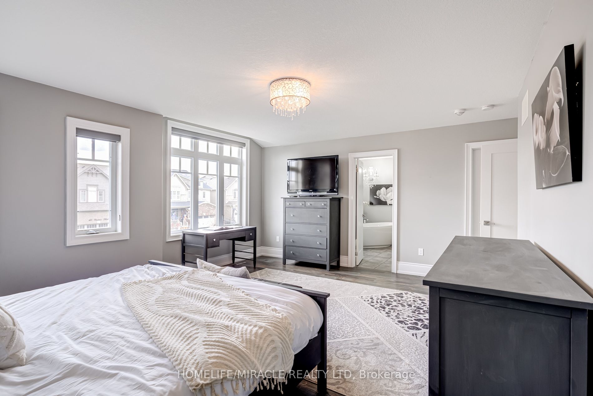 48 Carleton Tr
