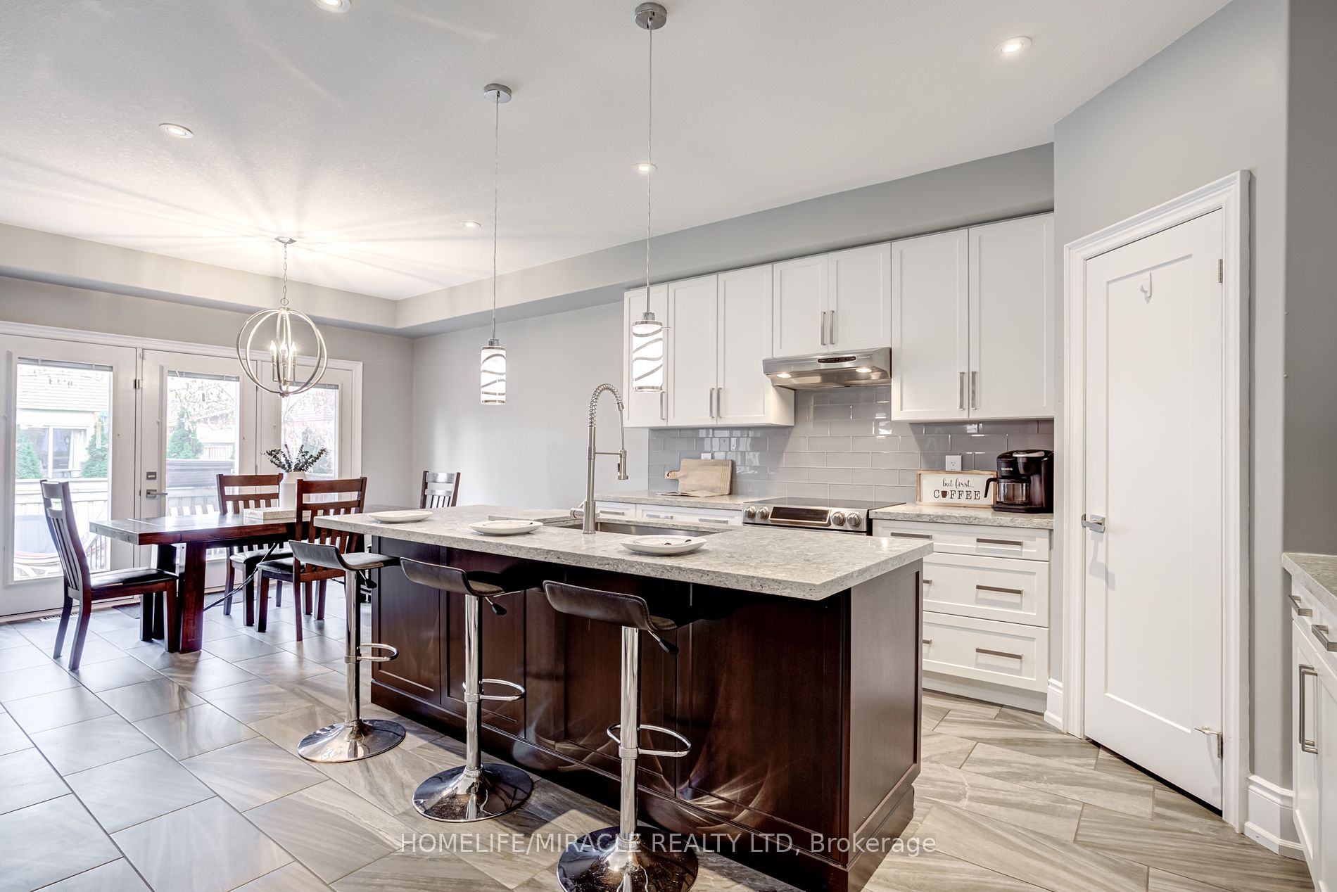 48 Carleton Tr