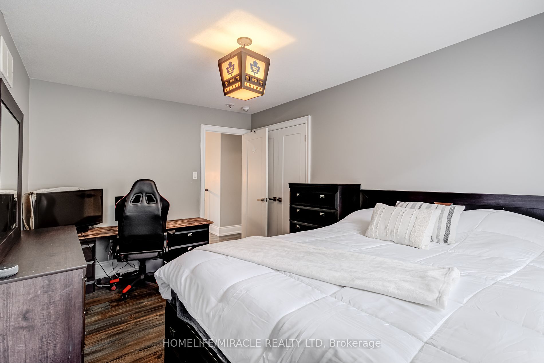48 Carleton Tr
