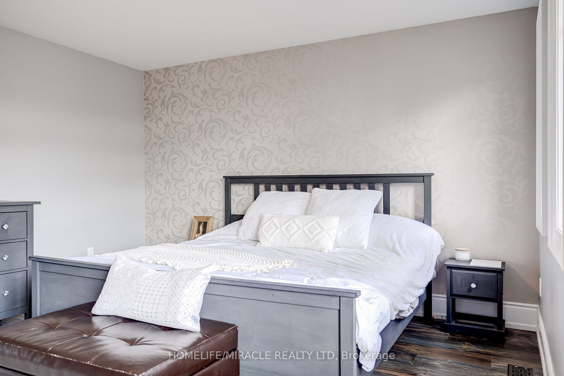 48 Carleton Tr