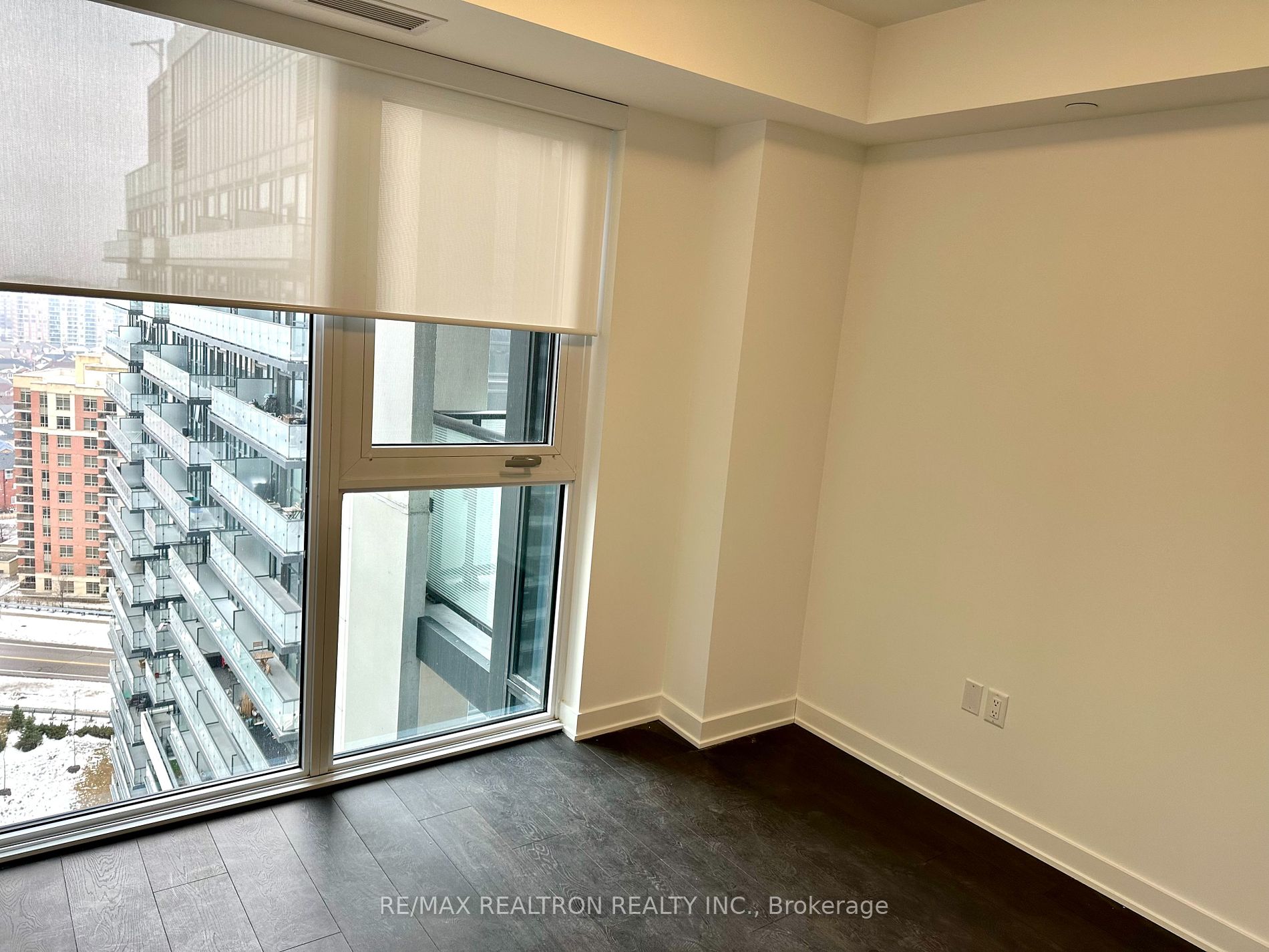 105 Oneida Crescent, #1904