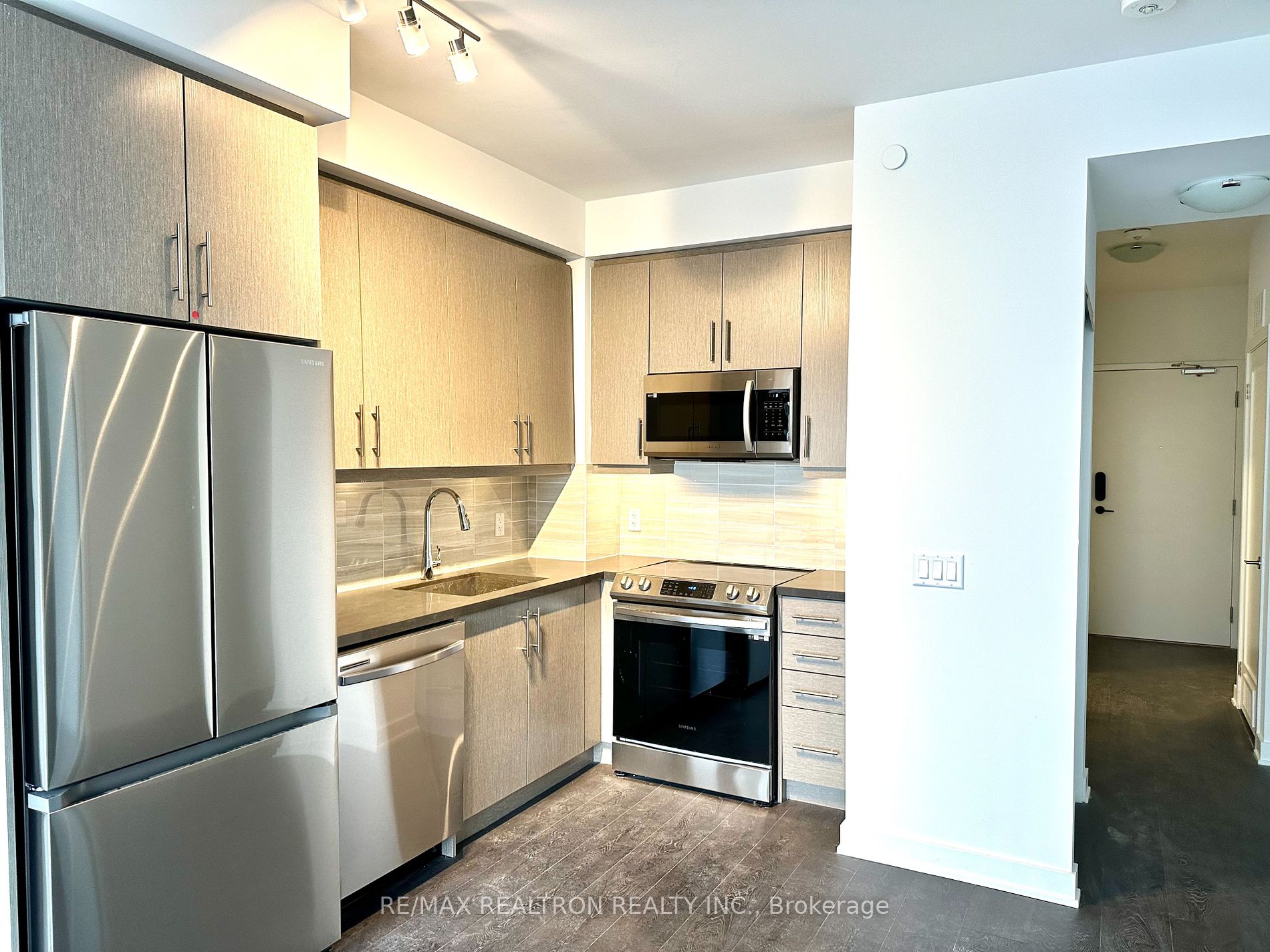 105 Oneida Crescent, #1904