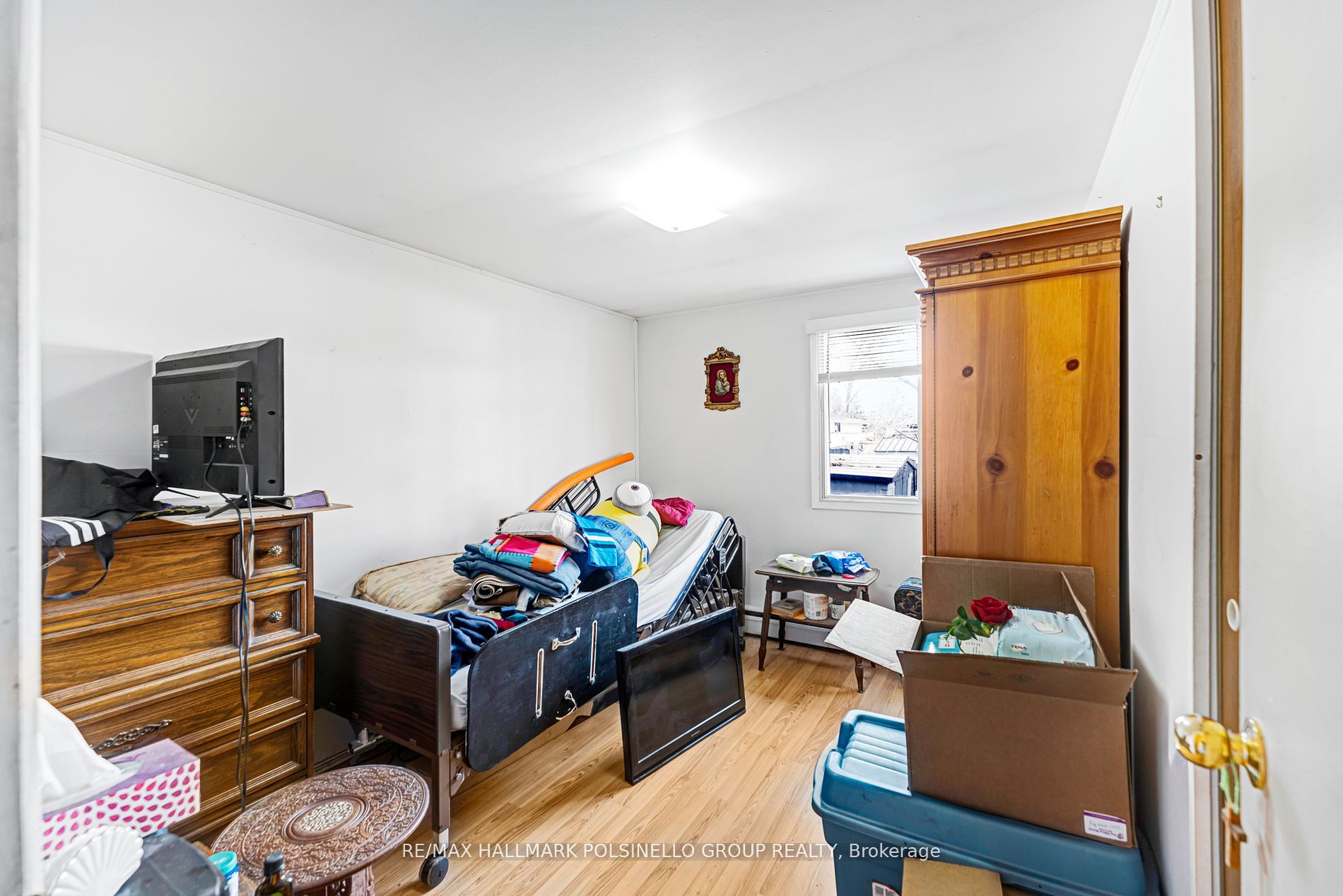 98 Queen St N