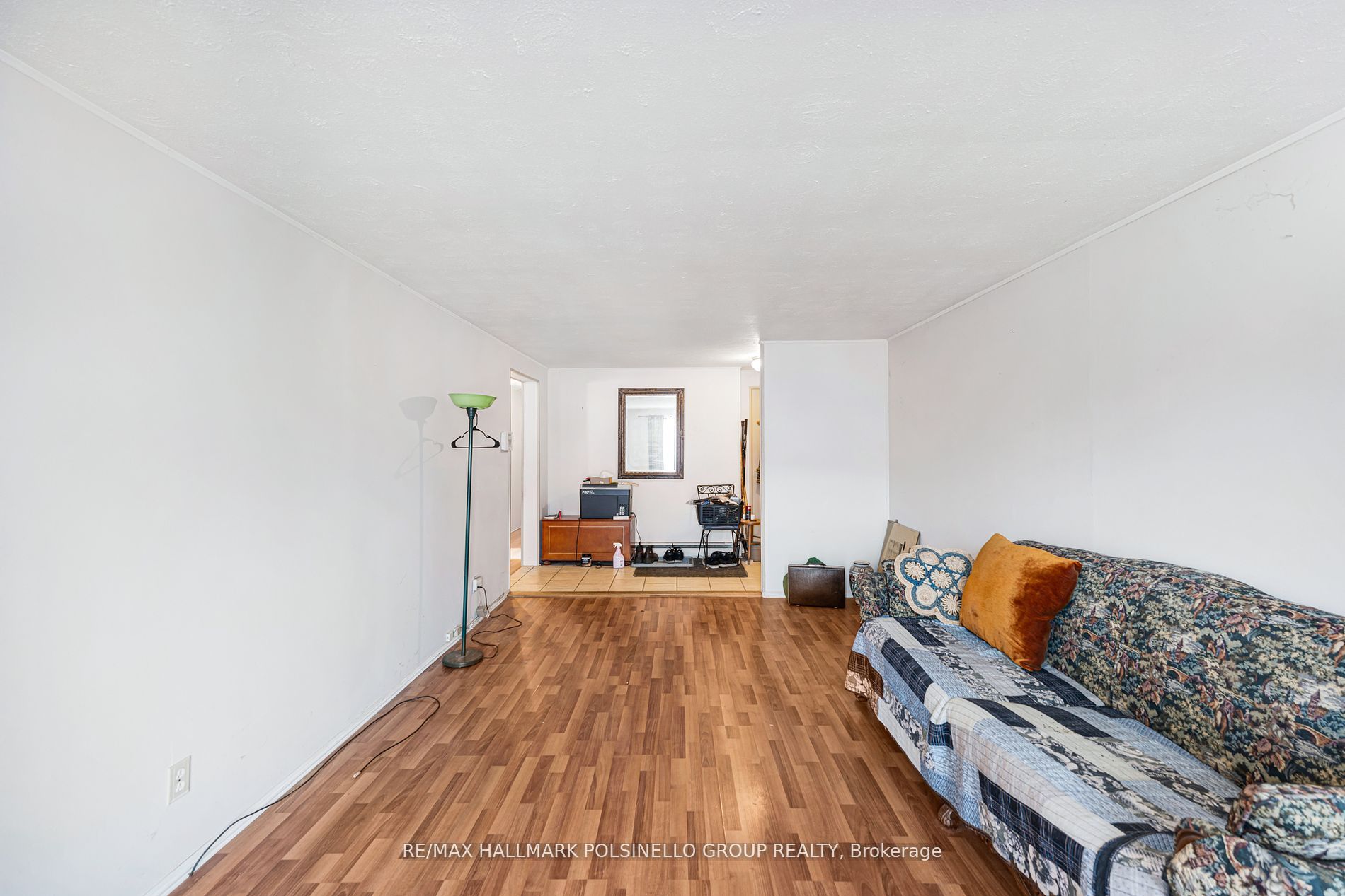 98 Queen St N