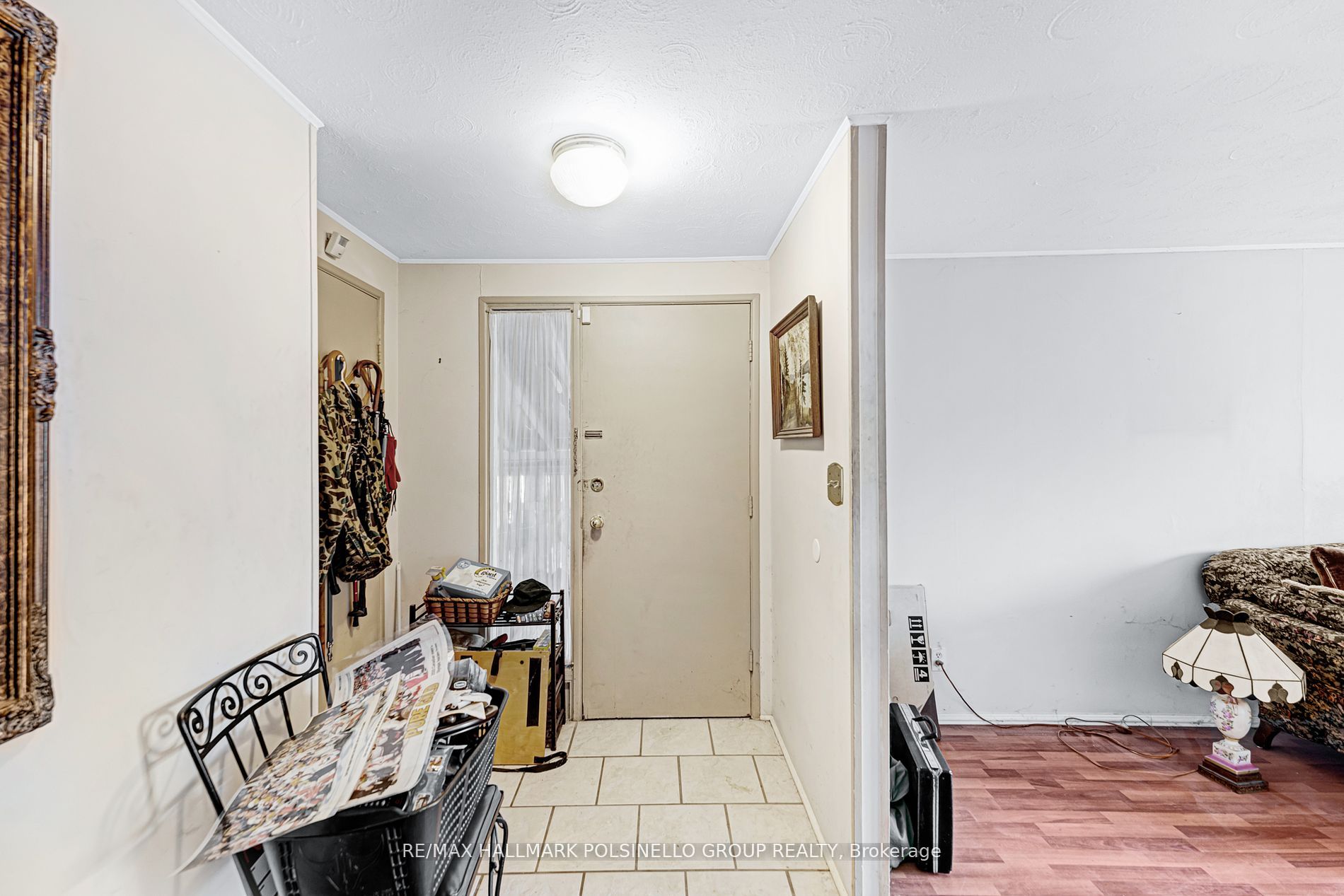 98 Queen St N