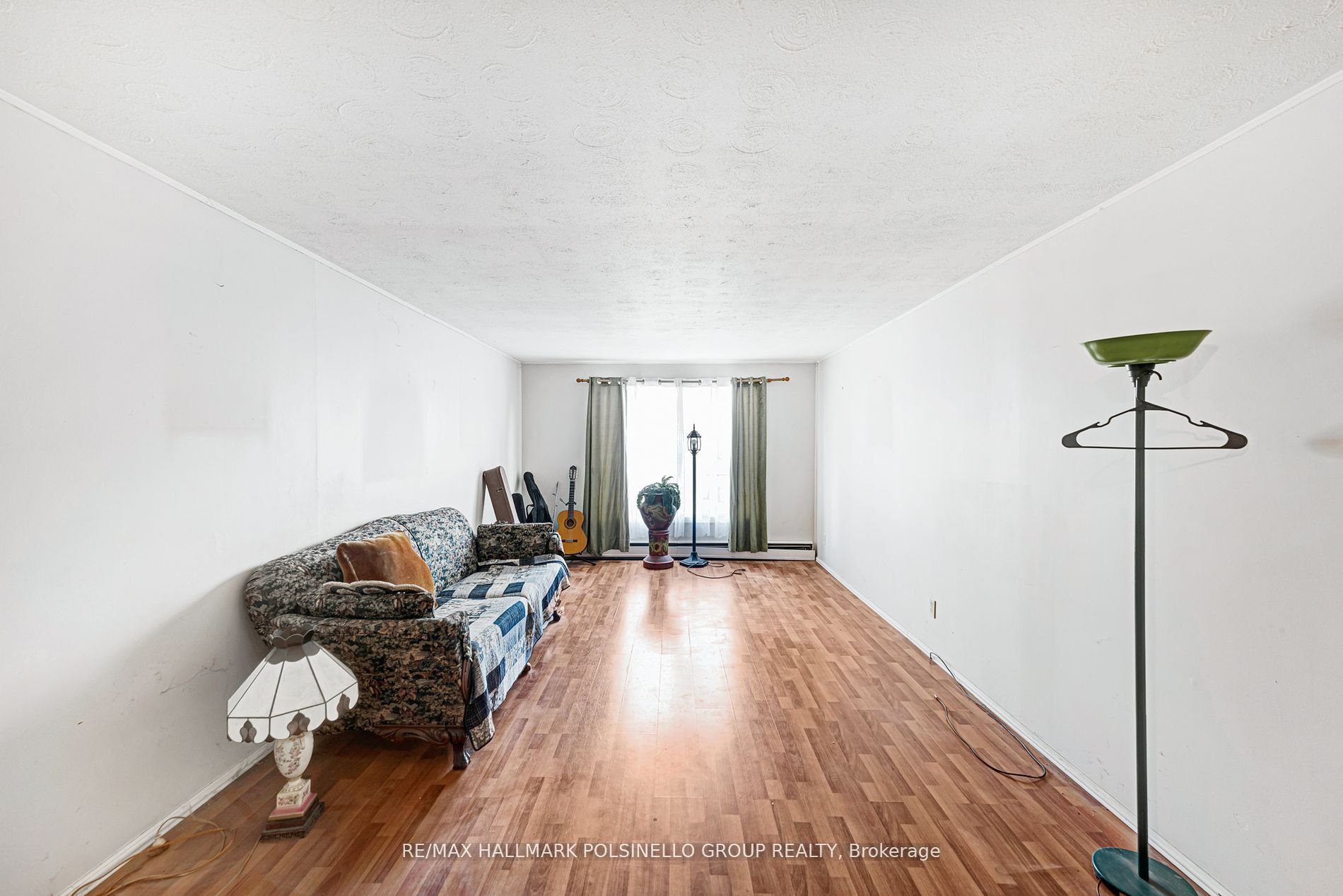 98 Queen St N