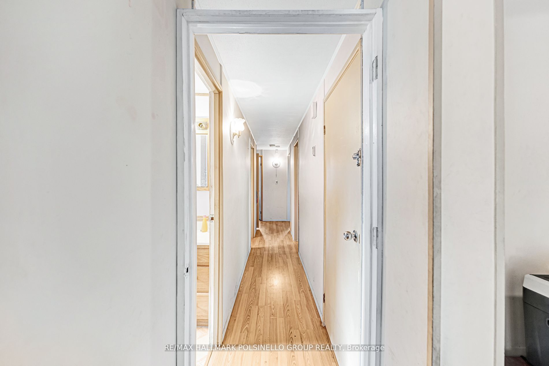 98 Queen St N