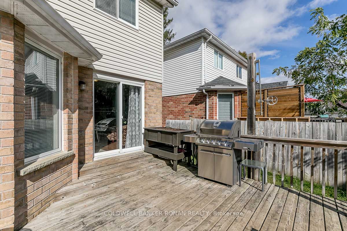103 Albert St E