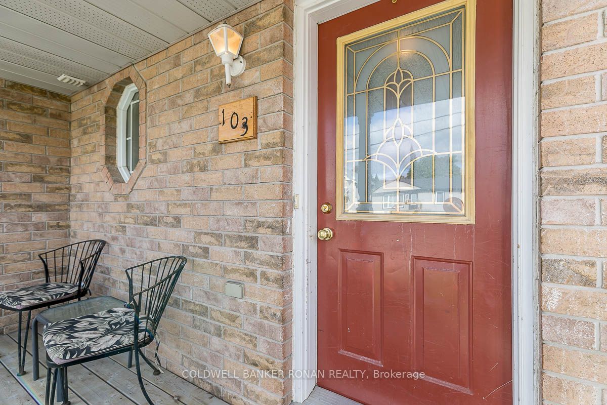 103 Albert St E