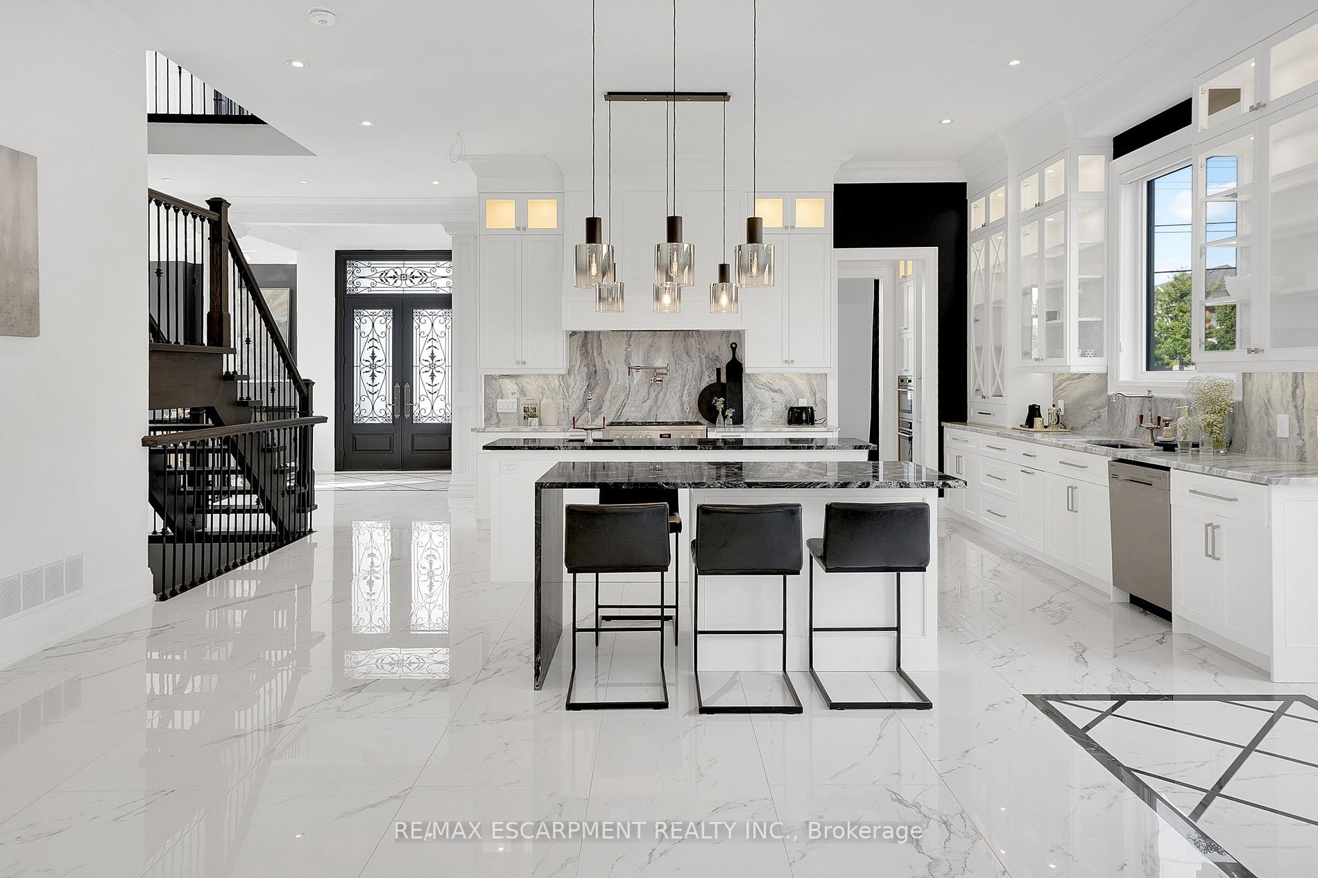 9737 Bathurst St