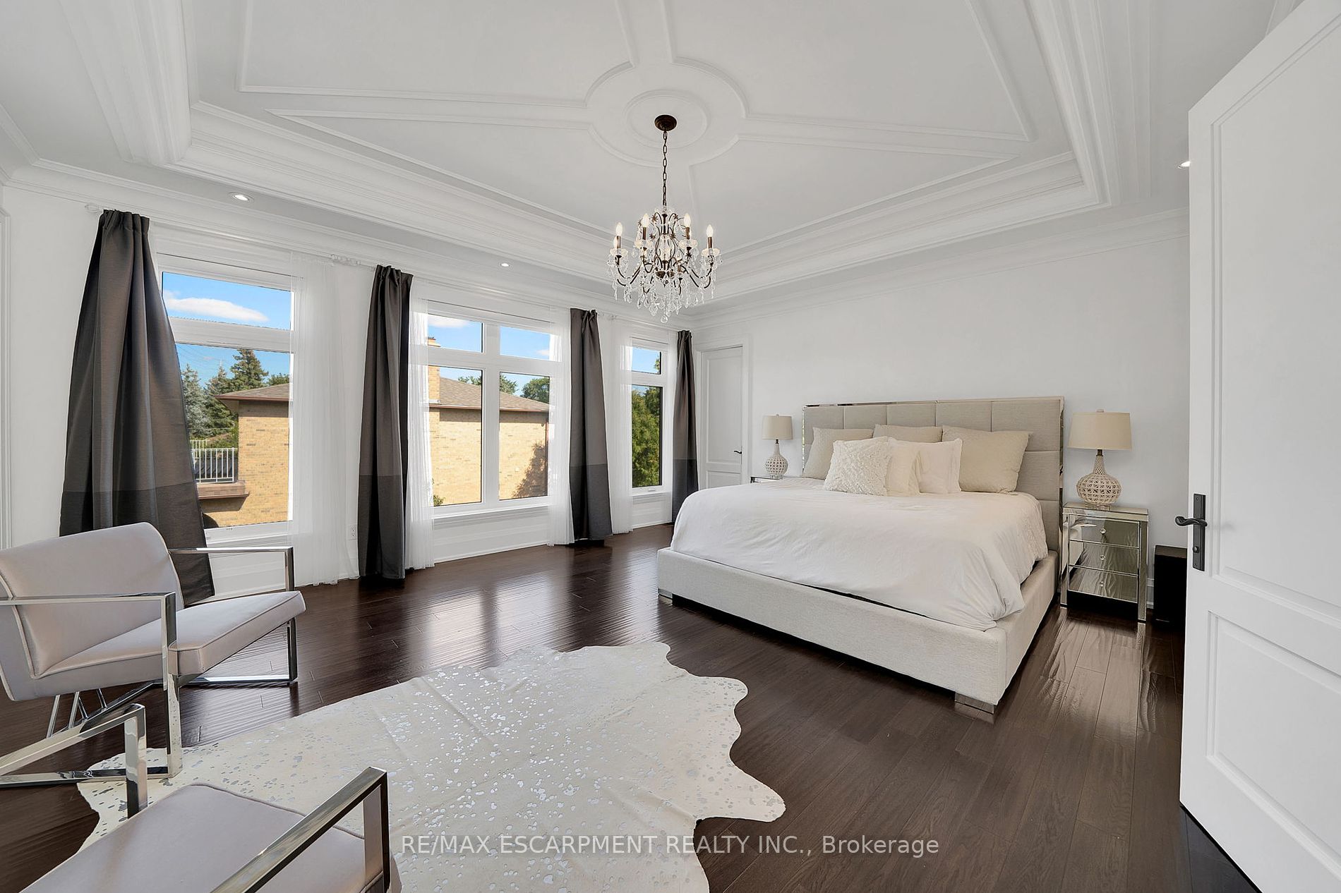 9737 Bathurst St