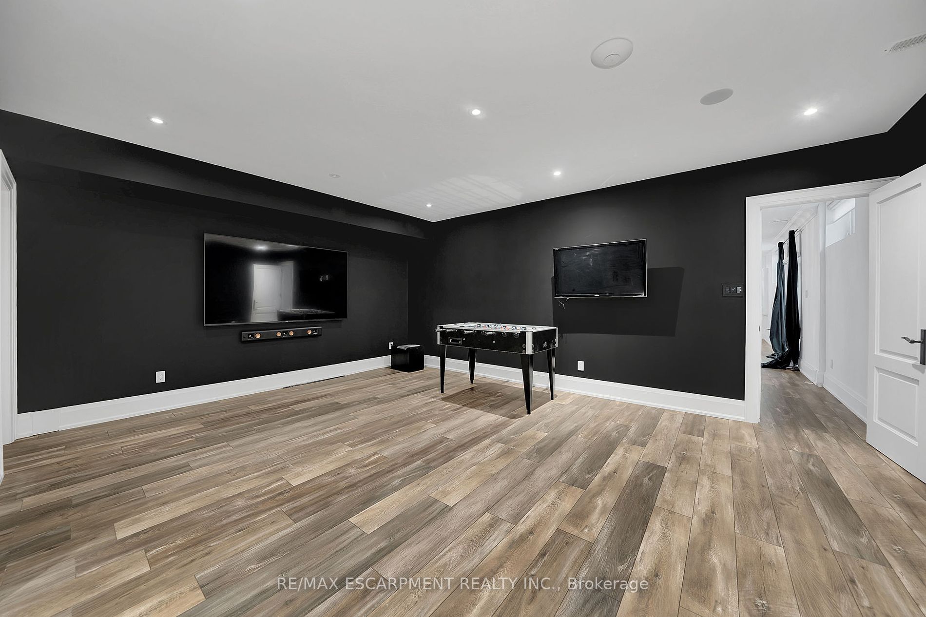 9737 Bathurst St