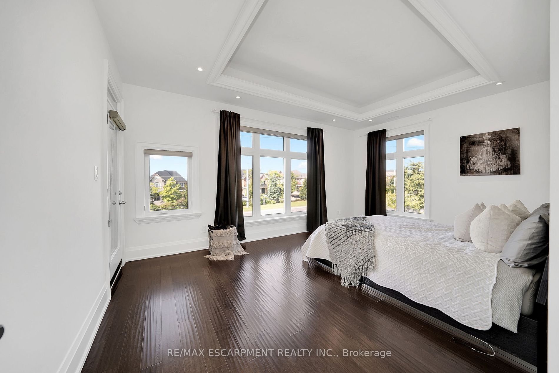 9737 Bathurst St