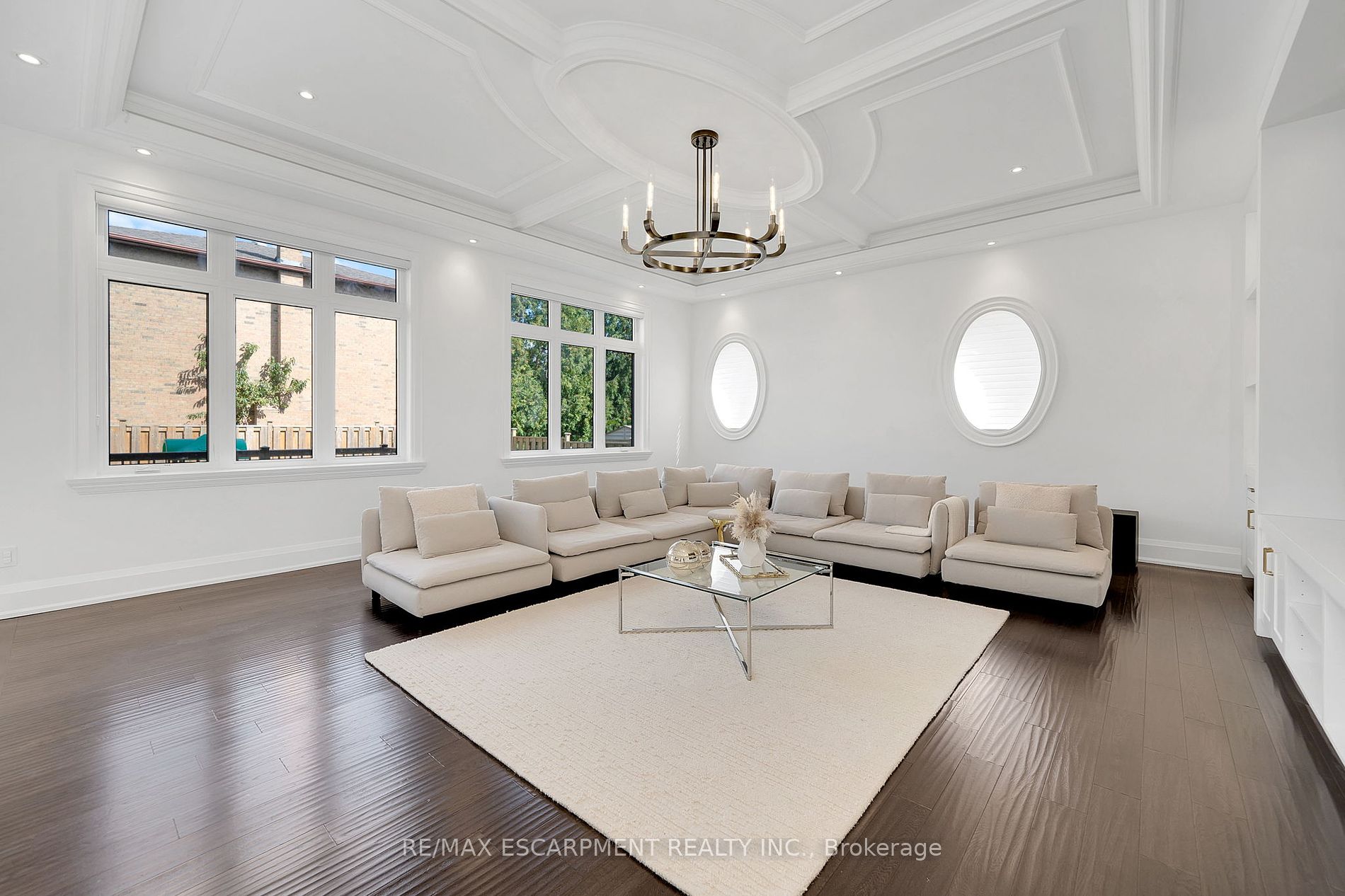 9737 Bathurst St