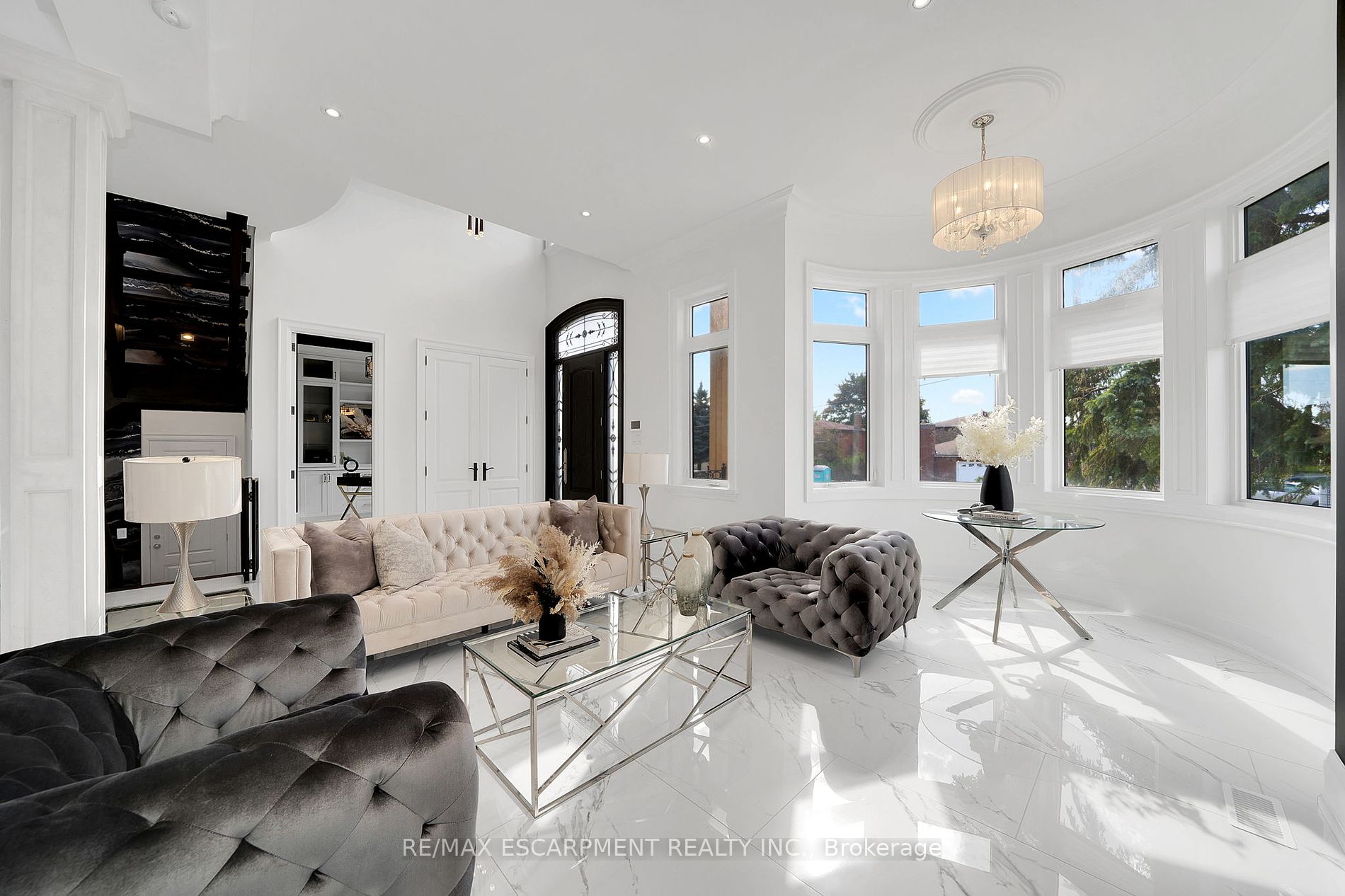 9737 Bathurst St