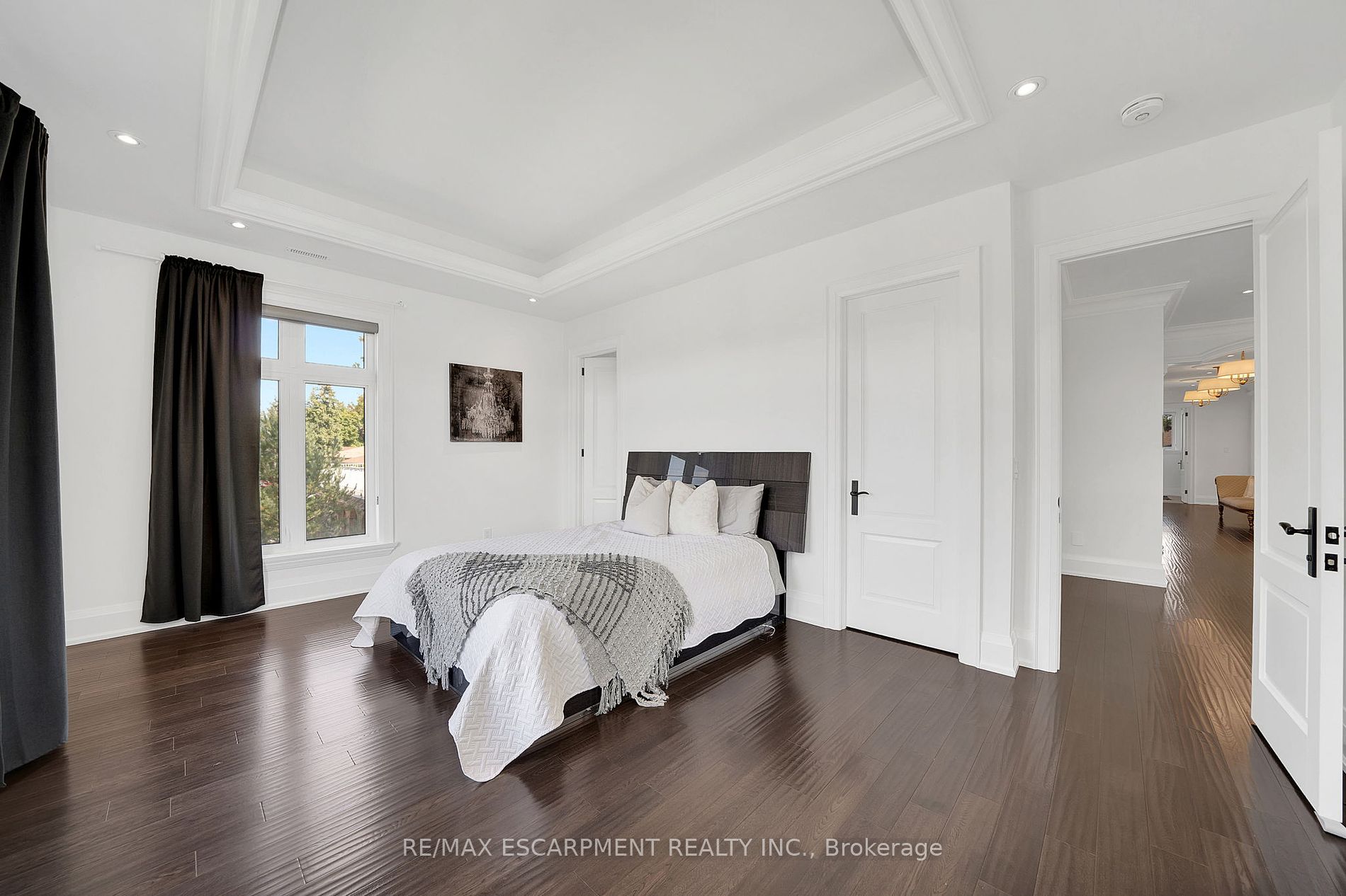 9737 Bathurst St