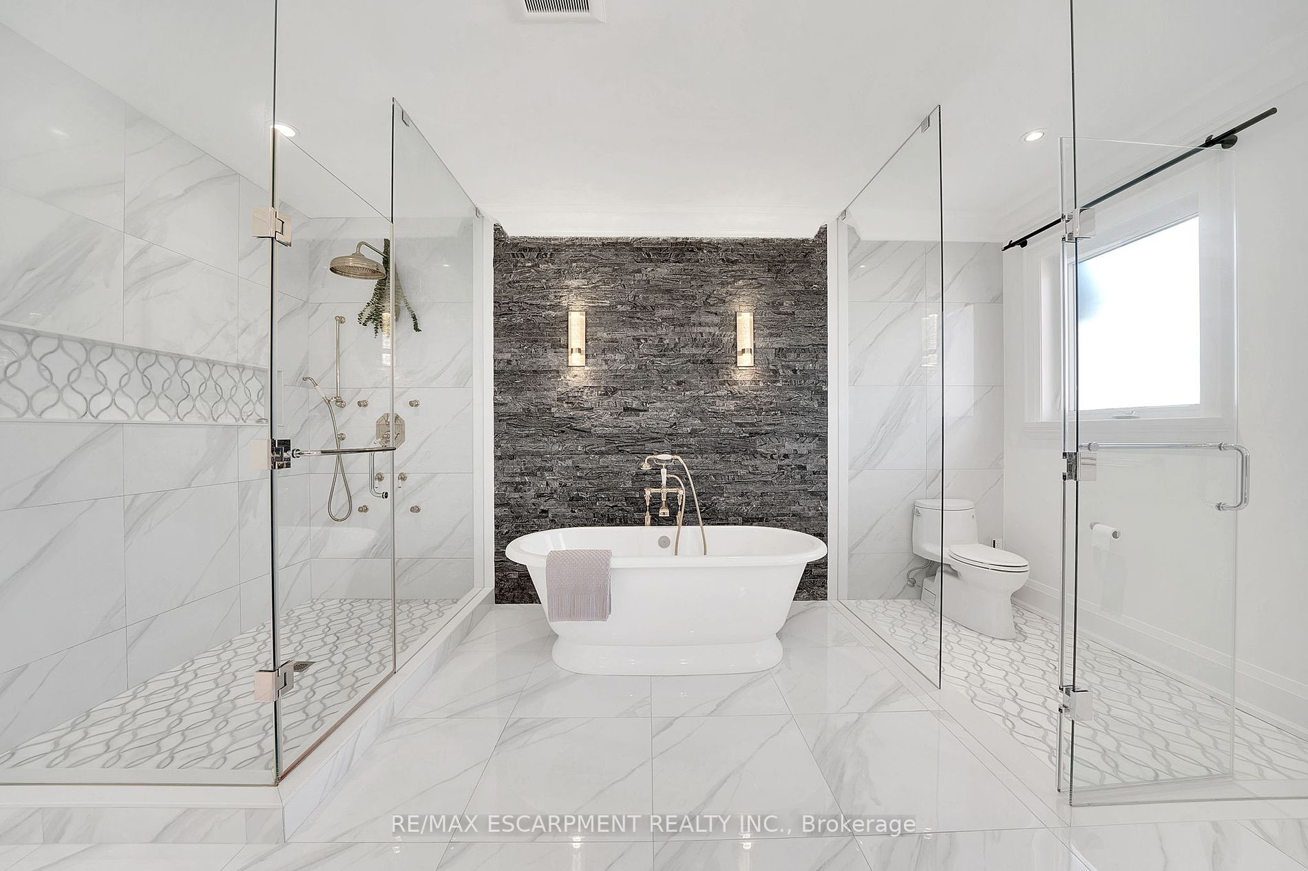9737 Bathurst St