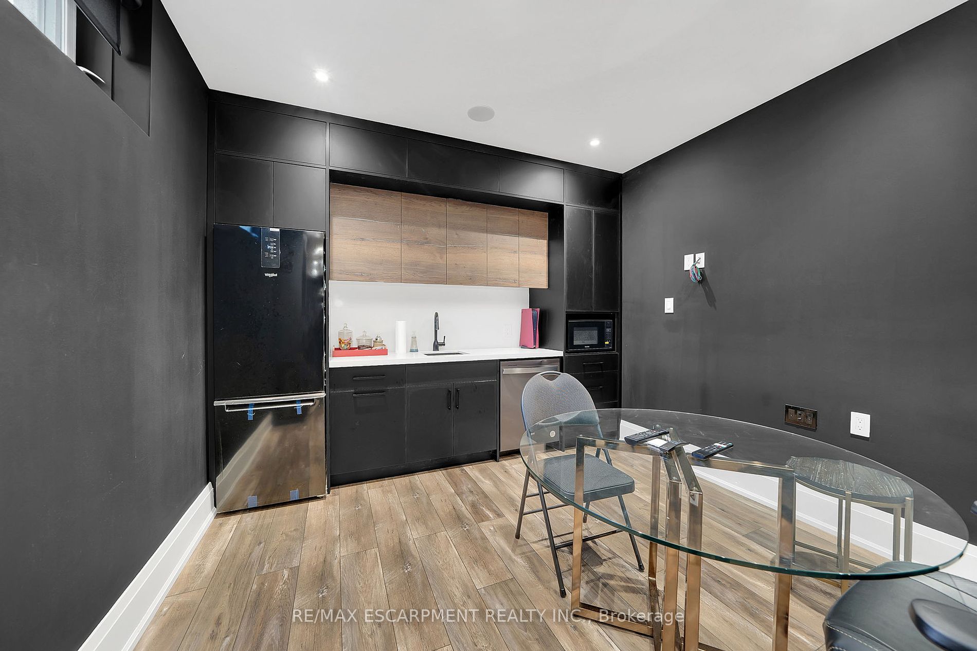 9737 Bathurst St