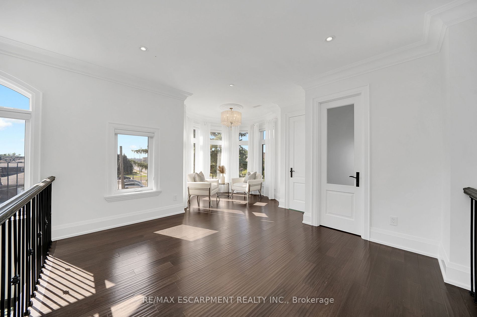 9737 Bathurst St