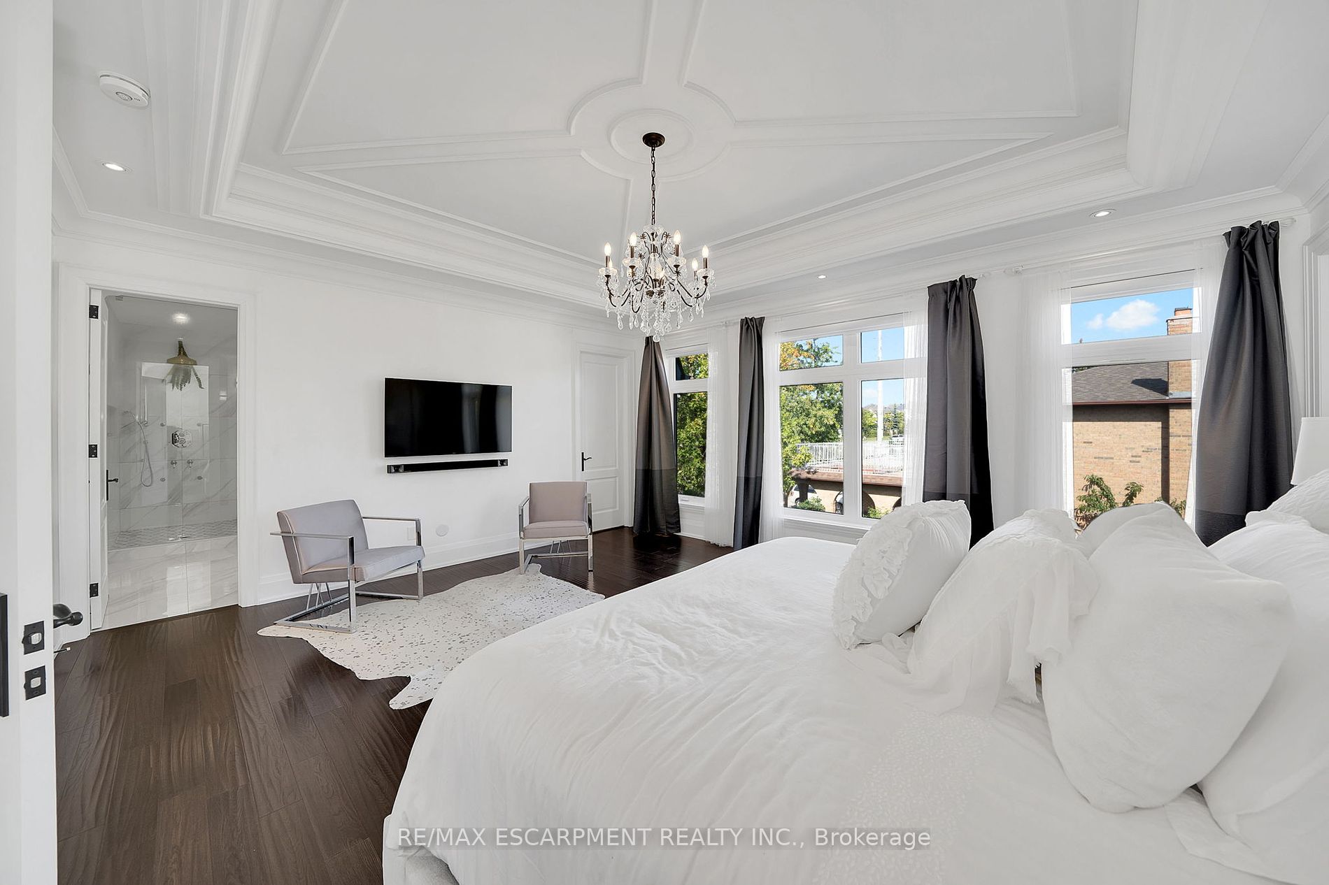 9737 Bathurst St