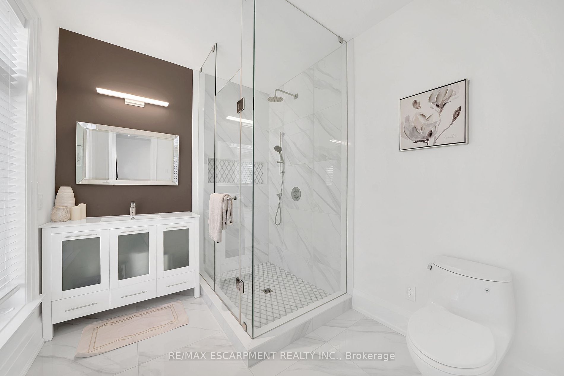 9737 Bathurst St