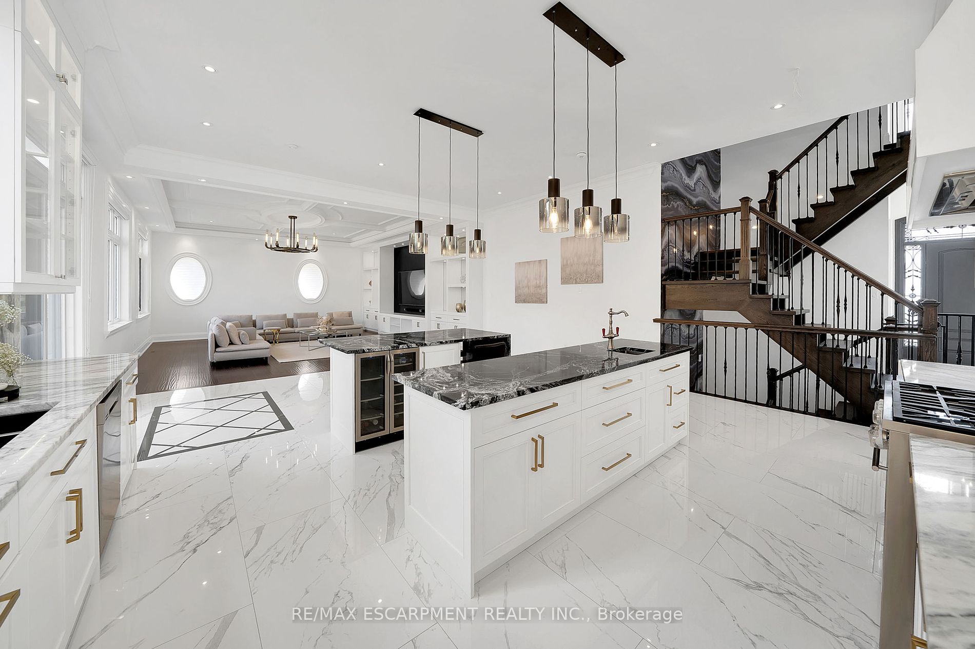9737 Bathurst St