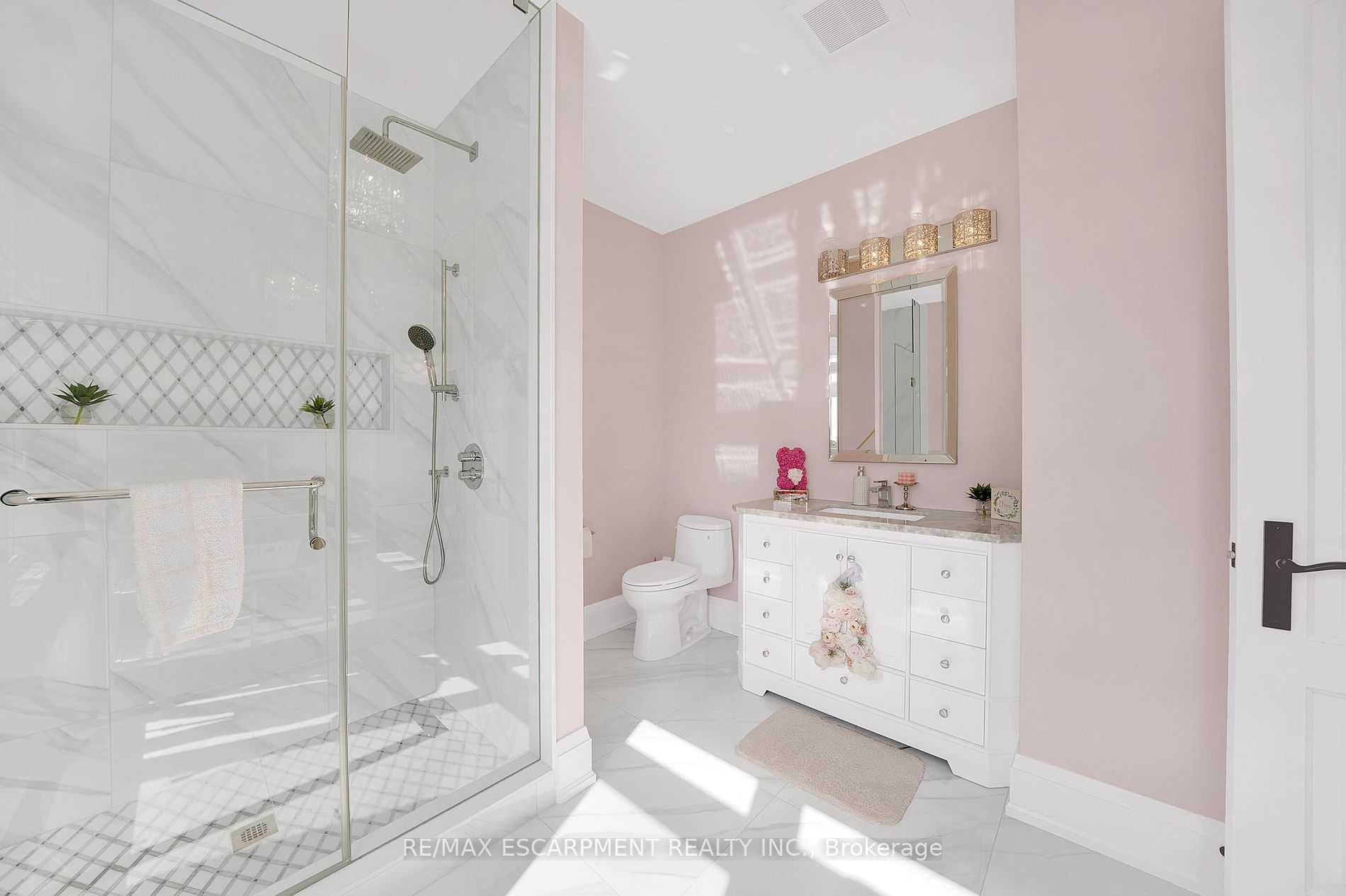 9737 Bathurst St