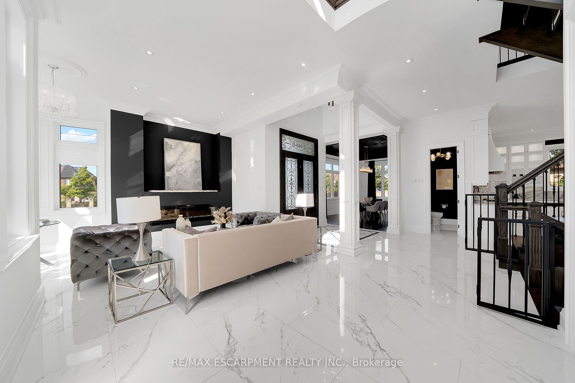 9737 Bathurst St
