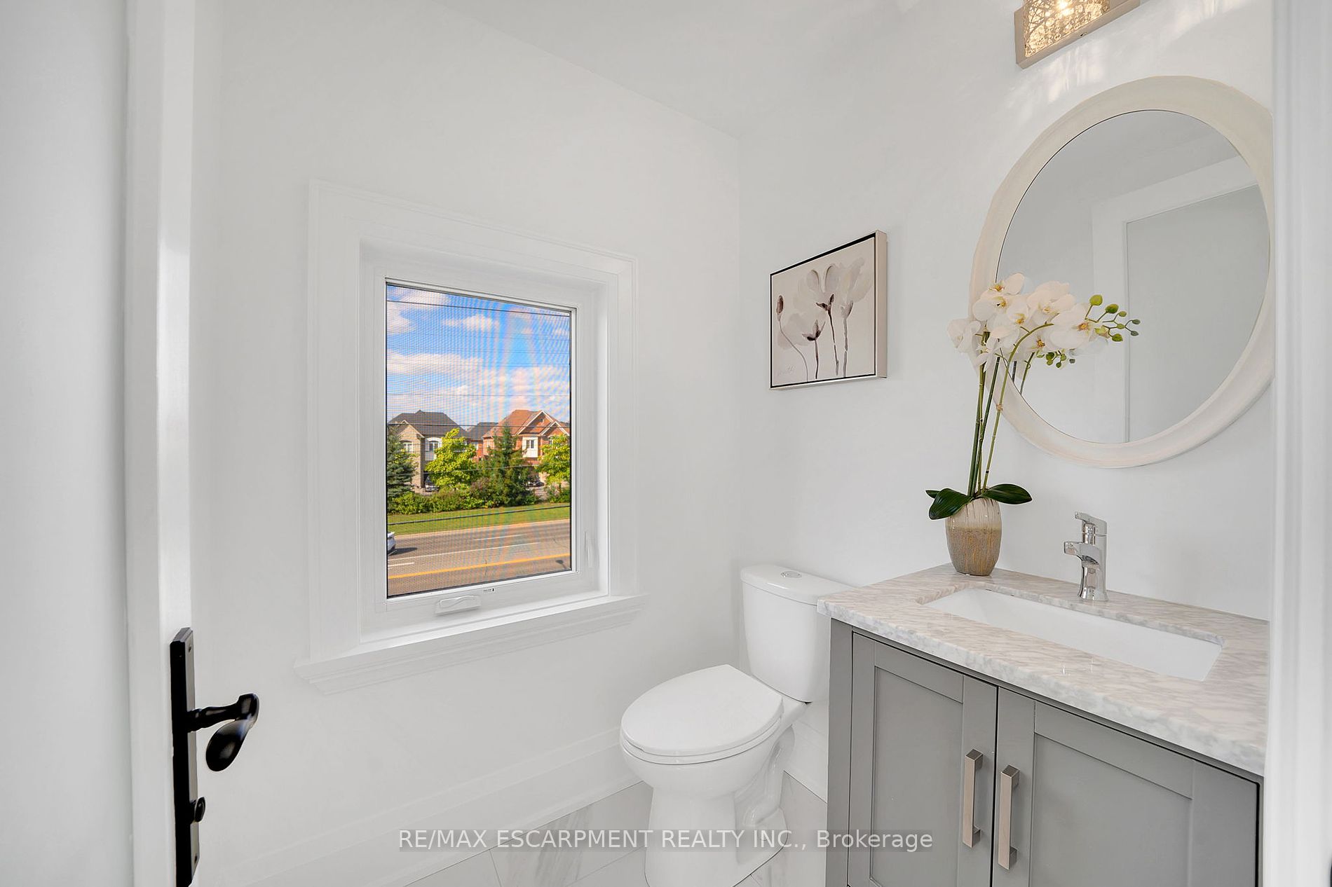 9737 Bathurst St